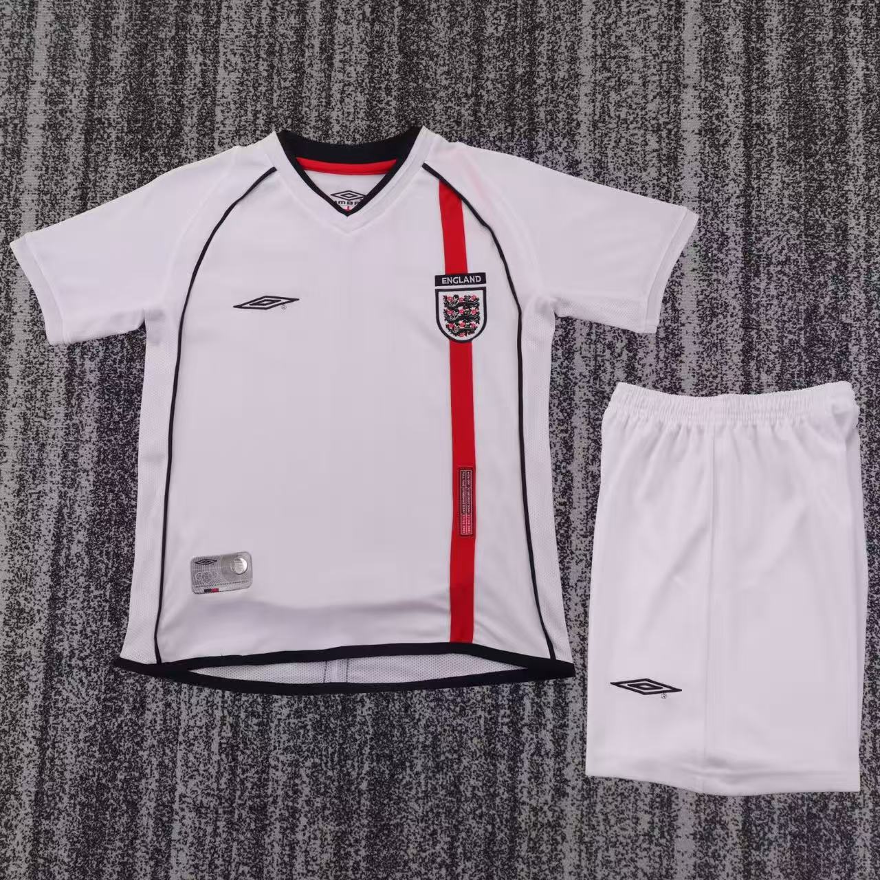 00dd3f7191416ca38c6acc8e6b075c5a.jpg 2002 England Home Football Shirt Kids Size 1:1 Thai Quality - Image 1