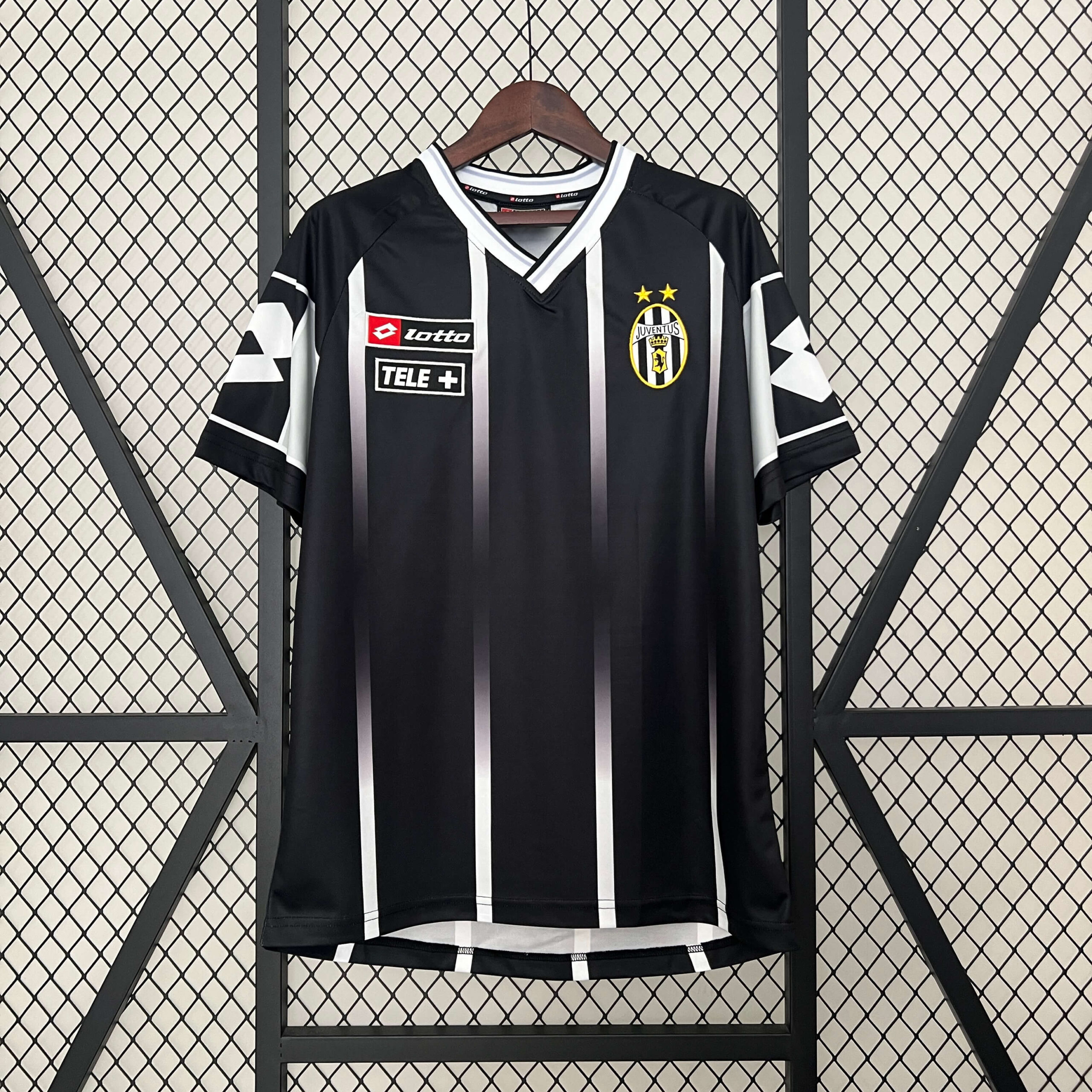 06523e00e9b47b362661f7ac1769fc42.jpg 2000/2001 Retro Juventus Training Wear Football Shirt 1:1 Thai Quality - Image 1