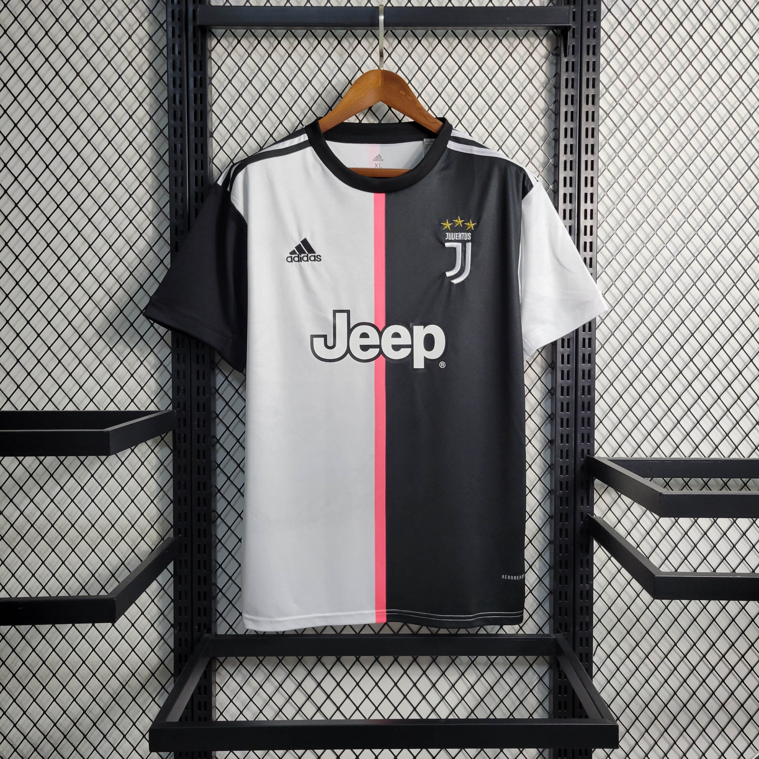 072643c84b451af3172e6ecec1405c8b.jpeg 2019/2020 Retro Juventus Home Football Shirt 1:1 Thai Quality - Image 1