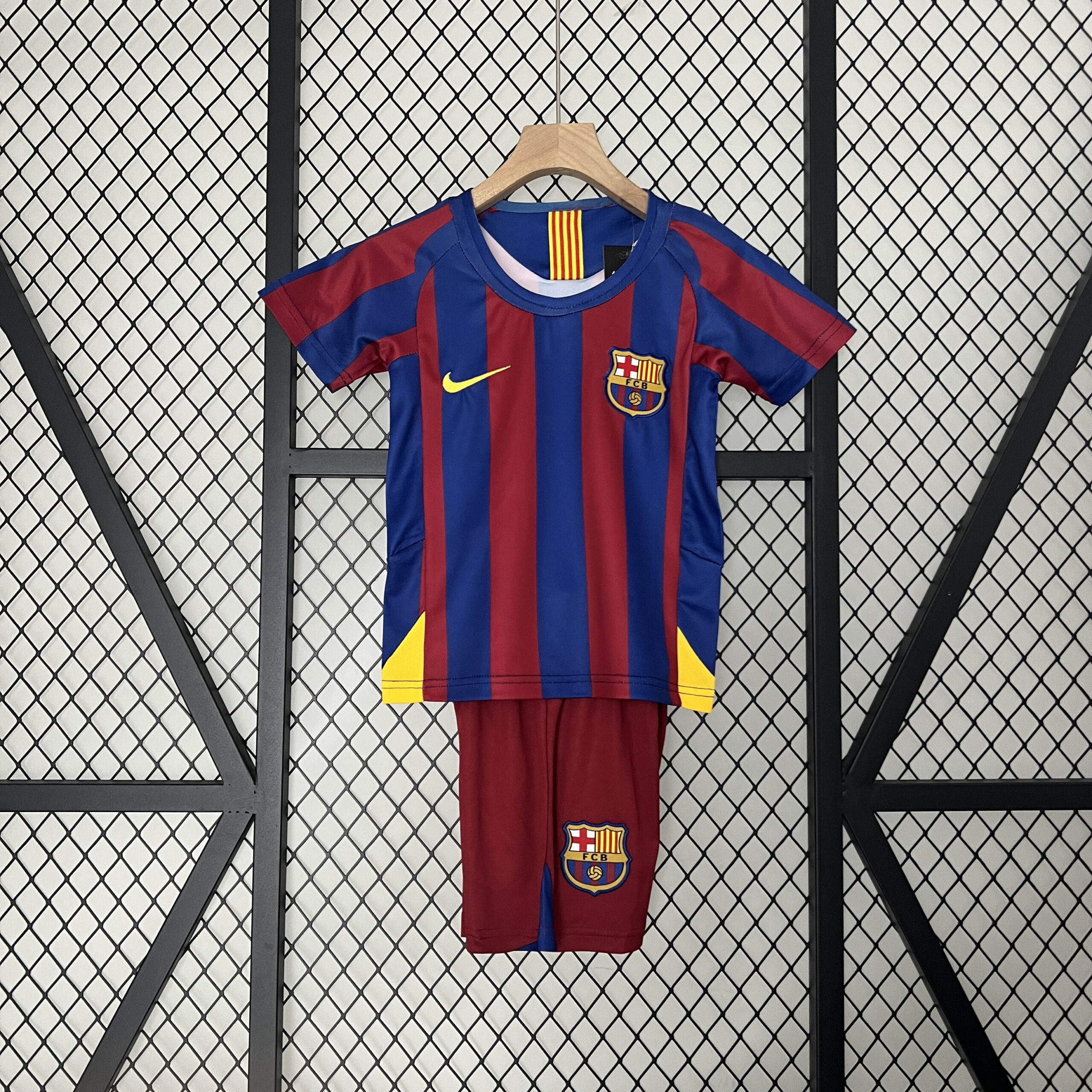 0b5a70e1eaf432ccb1e3946b115672b4.jpeg 2005/2006 Retro Barcelona Home Football Shirt Kids Size 1:1 Thai Quality - Image 1