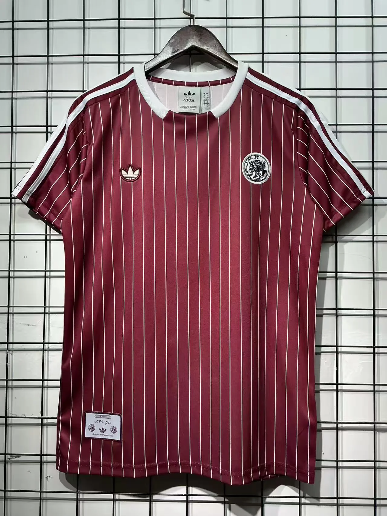 0c35210124ec6d68810741363dc06546.webp 2025/2026 Ajax Retro Football Shirt 1:1 Thai Quality - Image 1