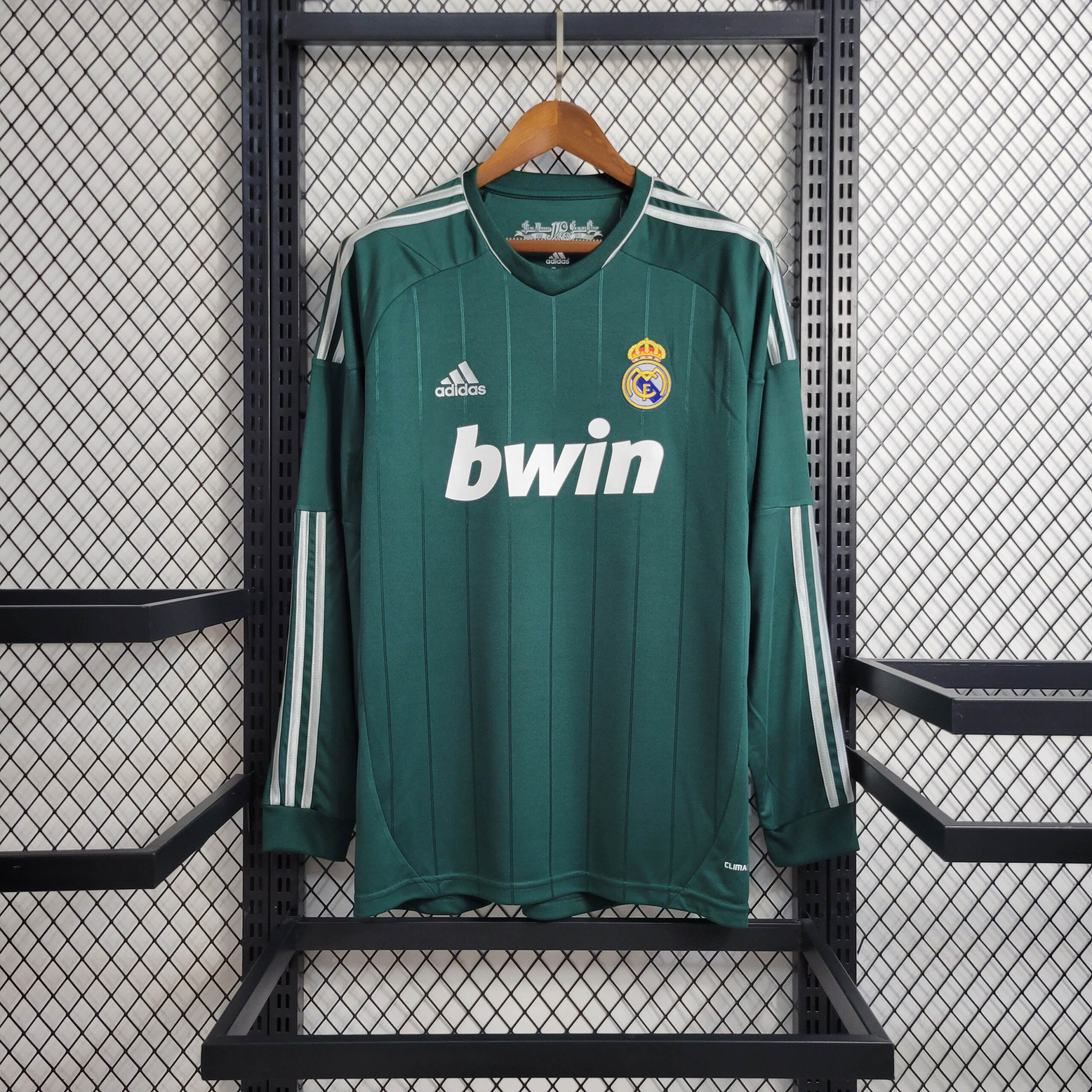0e9d65ad3b60c36a99016ad0bc649a79.jpeg 2012/2013 Retro Long Sleeve Real Madrid Third Away Football Shirt 1:1 Thai Quality - Image 1
