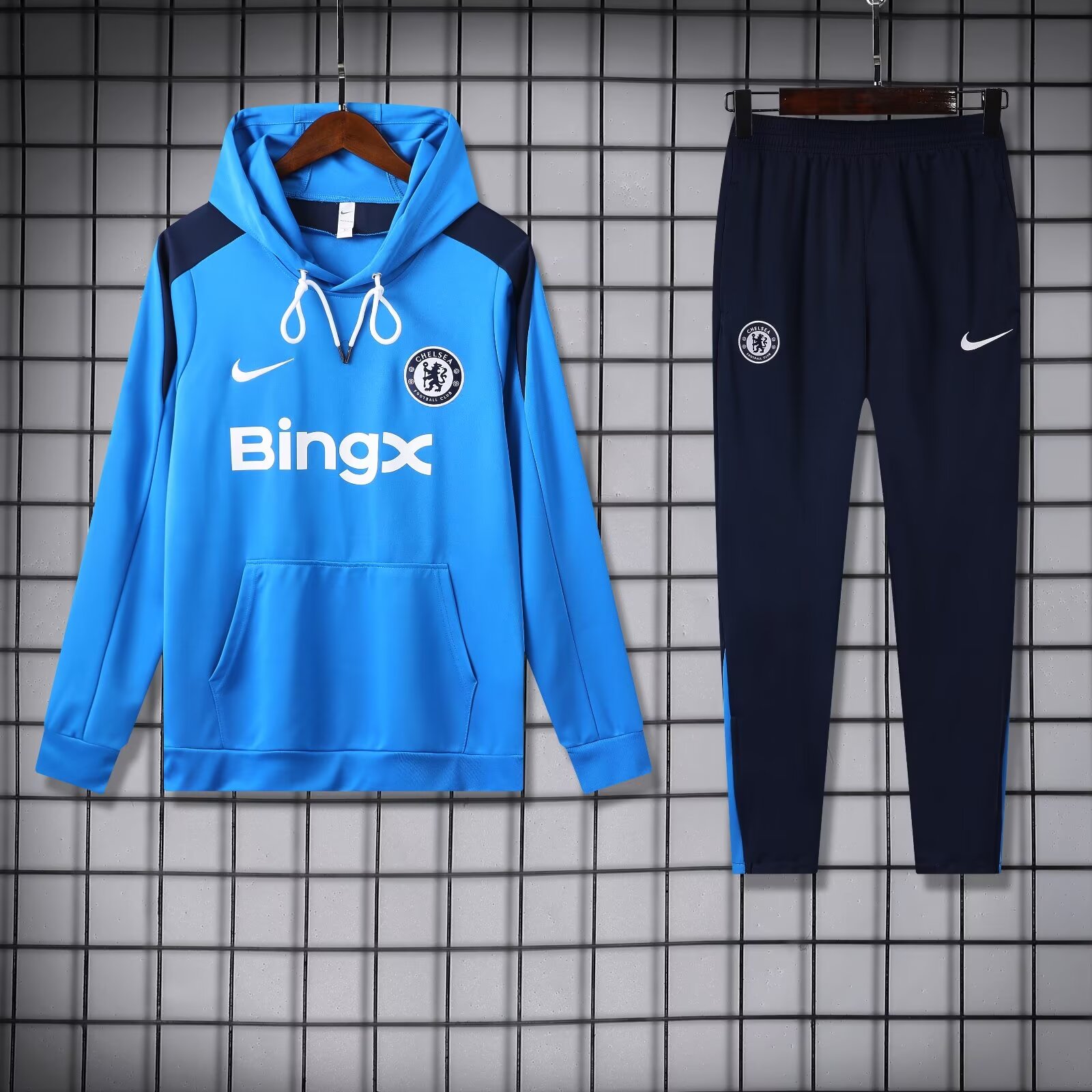 1253f92bb616cb3721246e7bcc14c2ab.jpg 2024/2025 Chelsea Hooded Long Sleeves Training Suit Blue Football Shirt - Image 1