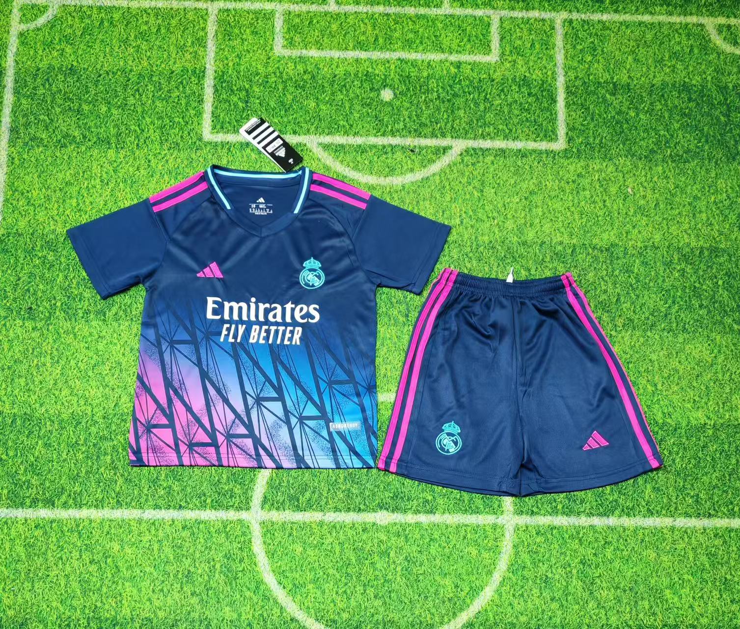 135664f0d12b552f6bb8af4f368873ac.jpg 2025/2026 Real Madrid concept Football Shirt Kids Size 1:1 Thai Quality - Image 1