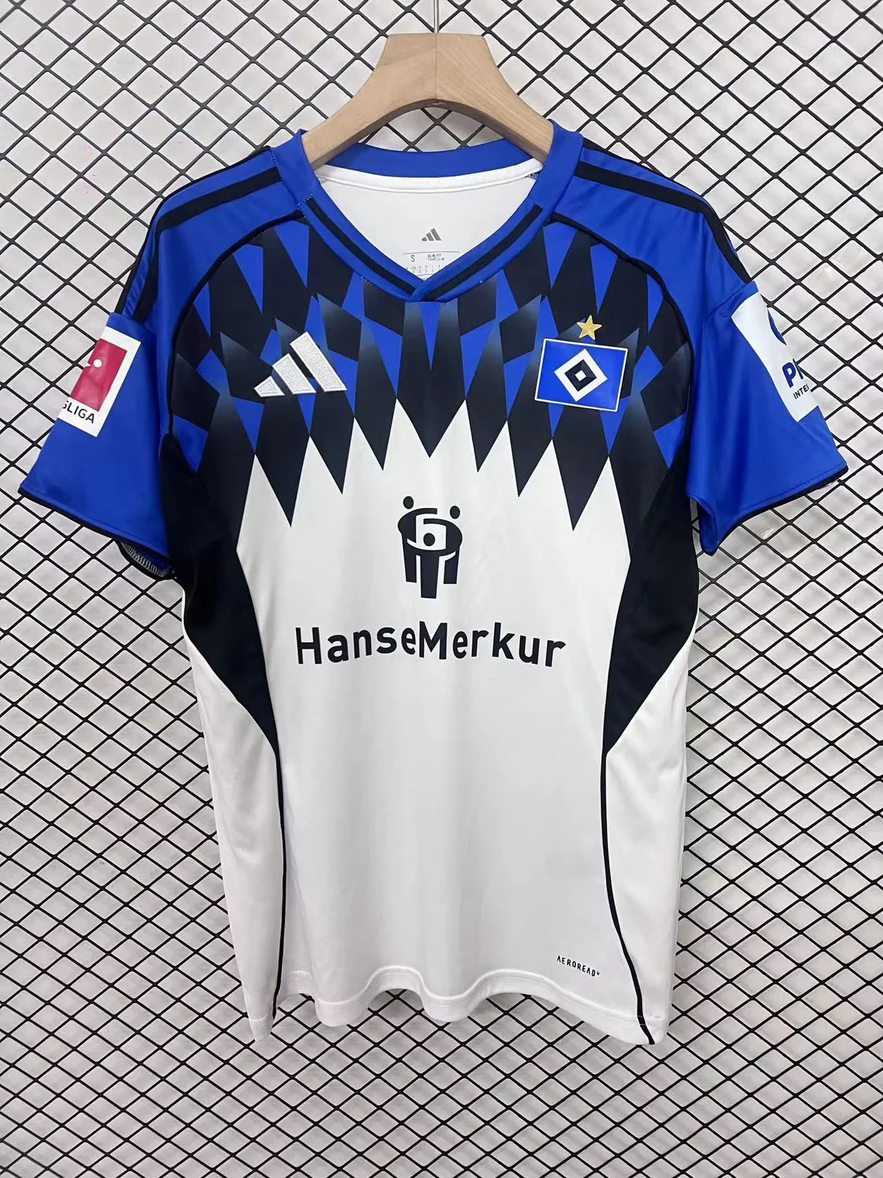 13d94823a4ef47e3c8b34ab54cc4ed29.webp 2025/2026 Hamburger SV Home Football Shirt 1:1 Thai Quality - Image 1