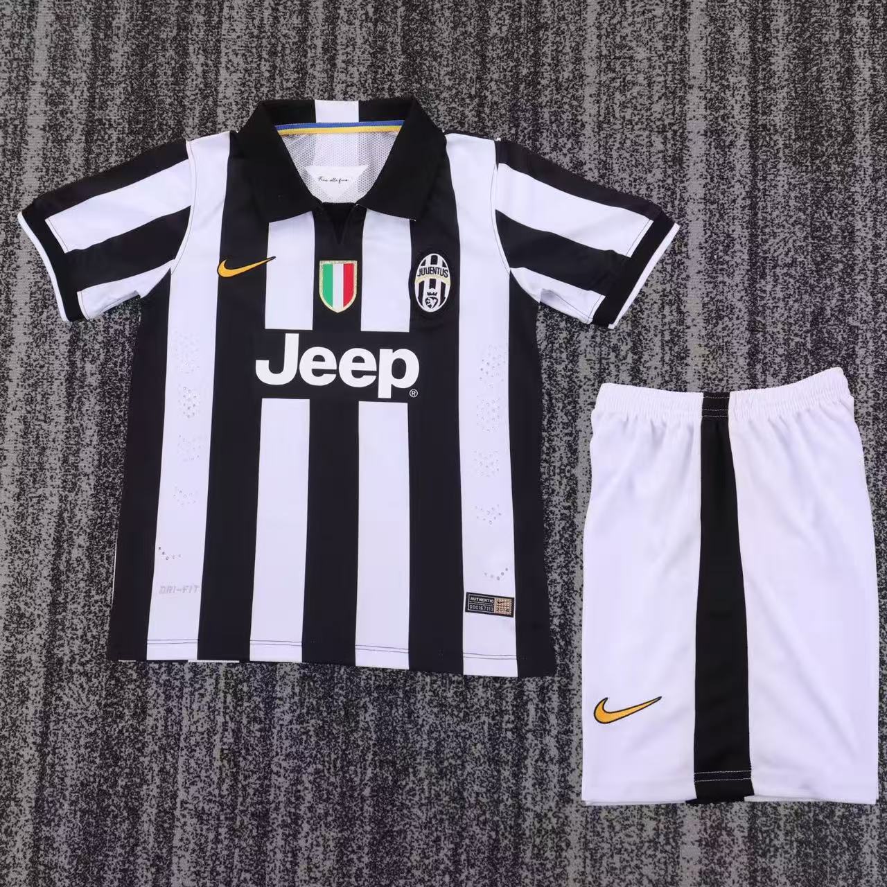 1610acc8d4631e36d0c38e103da2b080.jpg 2014/15 Juventus Home Football Shirt Kids Size 1:1 Thai Quality - Image 1