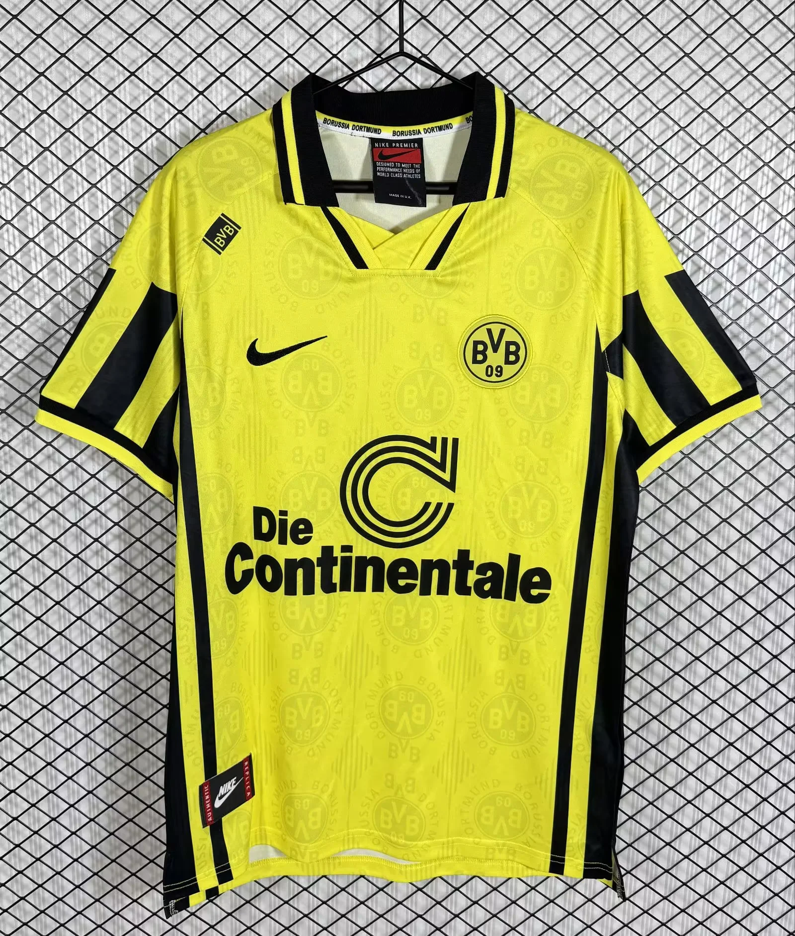 17e91cbc9ddda3d590c3f300168921b7.webp 1996/1997 Retro DT Home Football Shirt 1:1 Thai Quality - Image 1