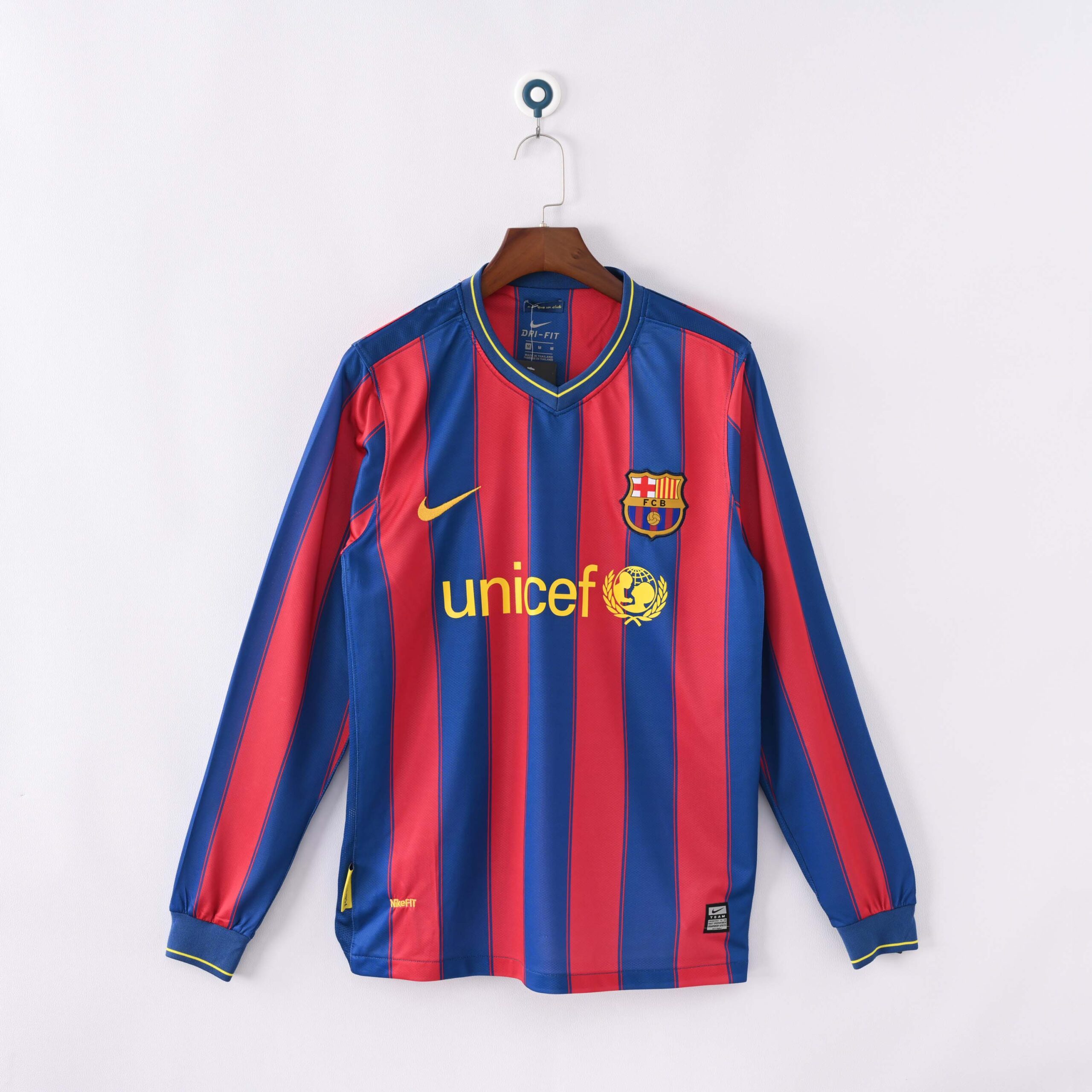 17f408bd928c420ec6e629a33c57f564.jpg 2009/2010 Retro Long Sleeve Barcelona Home Football Shirt 1:1 Thai Quality - Image 1