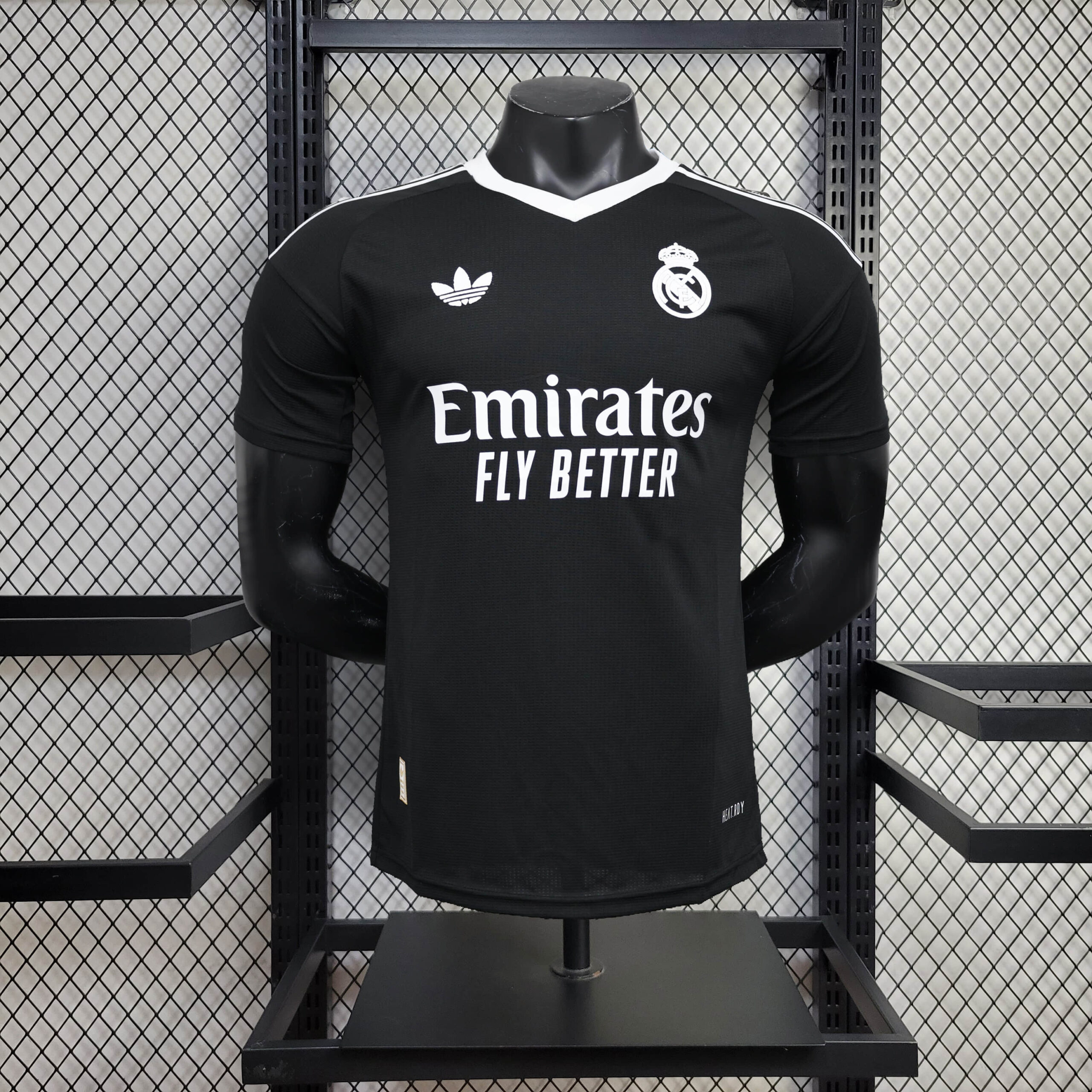 1c0b104d8ab8b59e346a64faef7445b8.jpg 2024/2025 Player Version Real Madrid Goalkeeper Football Shirt 1:1 Thai Quality - Image 1