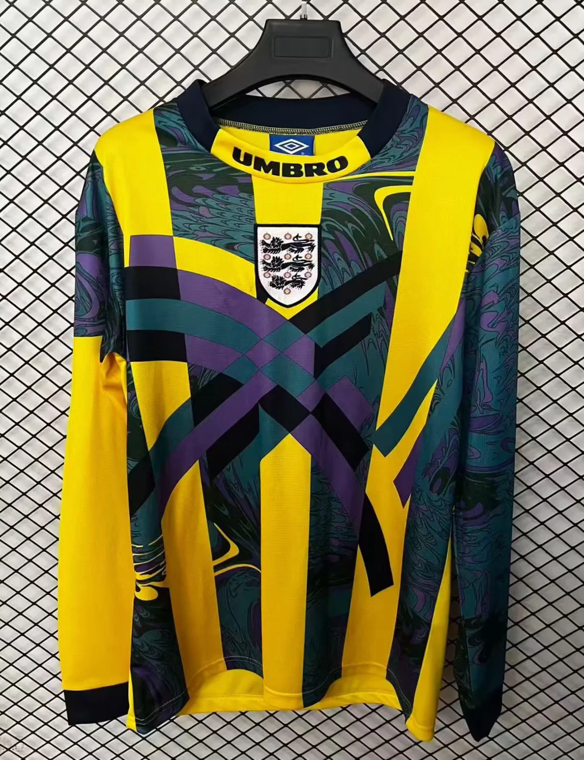 218cf866b8981144b5ffda17b3d67fe0.webp 1995/1996 Retro Long Sleeve England Goalkeeper Football Shirt 1:1 Thai Quality - Image 1