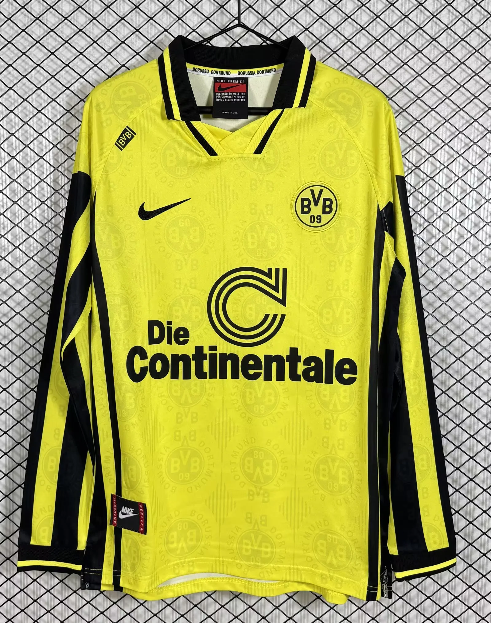 22e4ada0347a64e756f48cda4cc48c4e.webp 1996/1997 Long Sleeve Retro DT Home Football Shirt 1:1 Thai Quality - Image 1