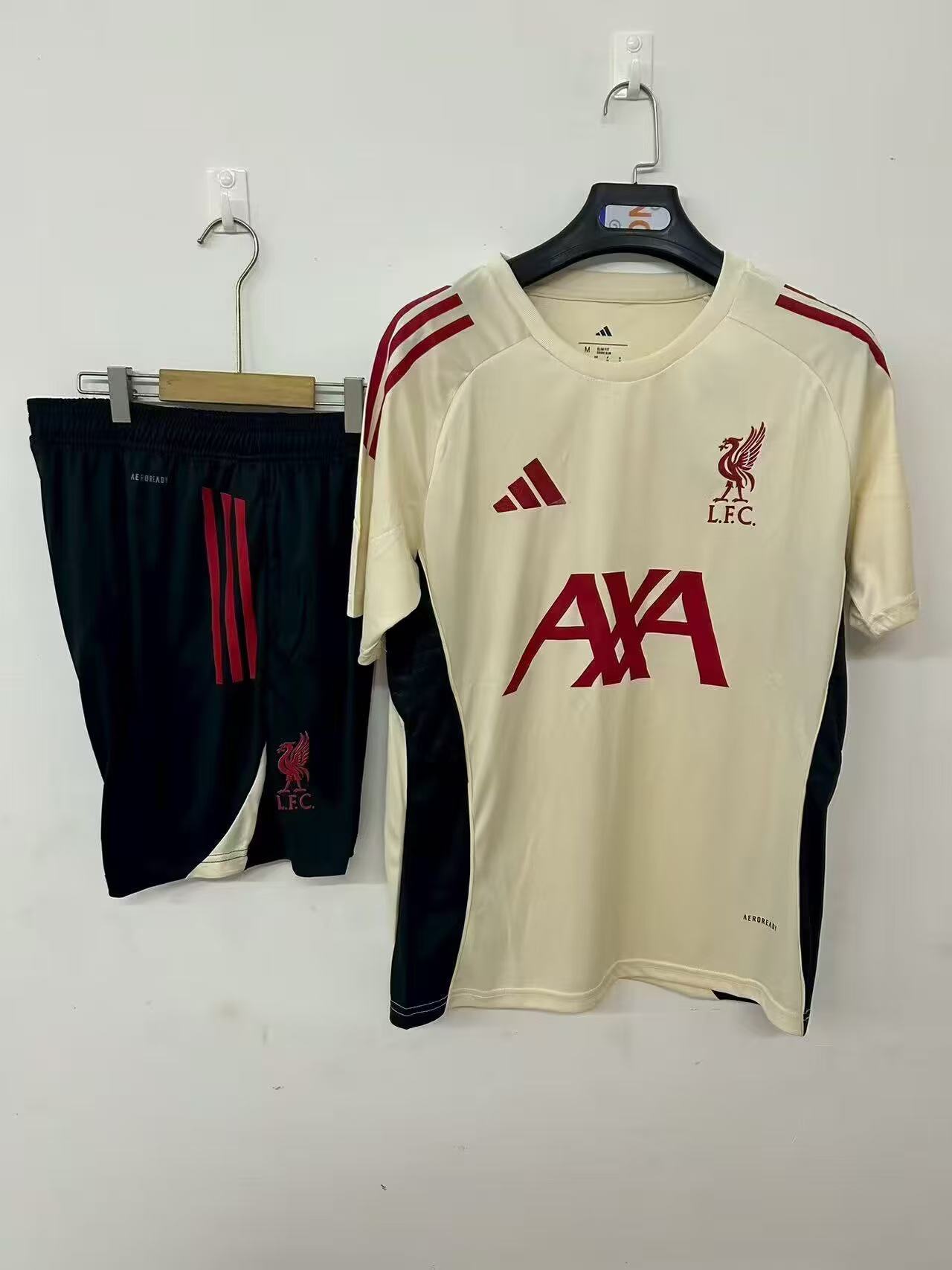 24a194b5ca51296144ea60f91677afa4.jpg 2025/2026 Liverpool Training suit Football Shirt 1:1 Thai Quality - Image 1