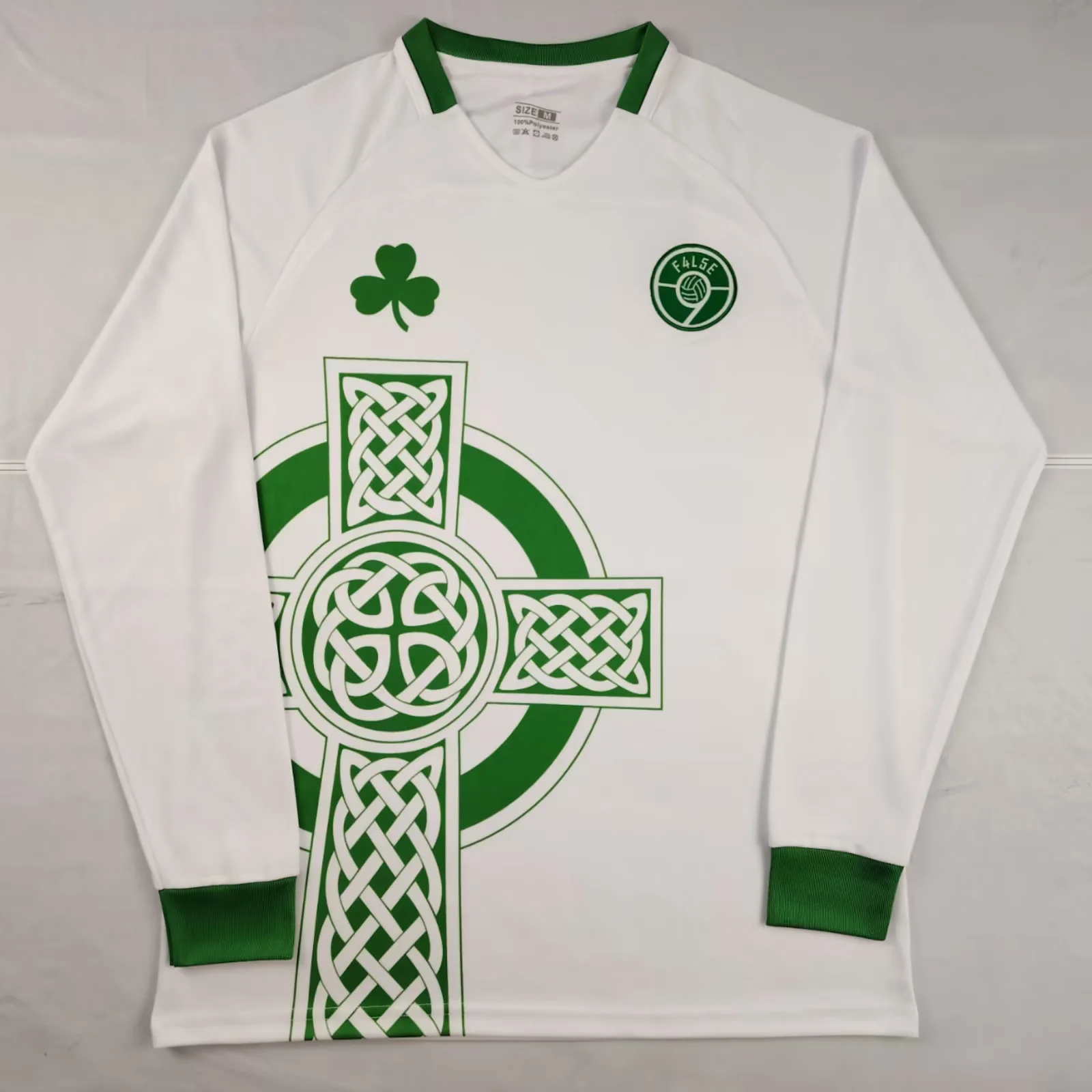 28009fa5e9922cc4be77772d0dceace6.webp Retro Long Sleeve Ireland Football Shirt 1:1 Thai Quality - Image 1