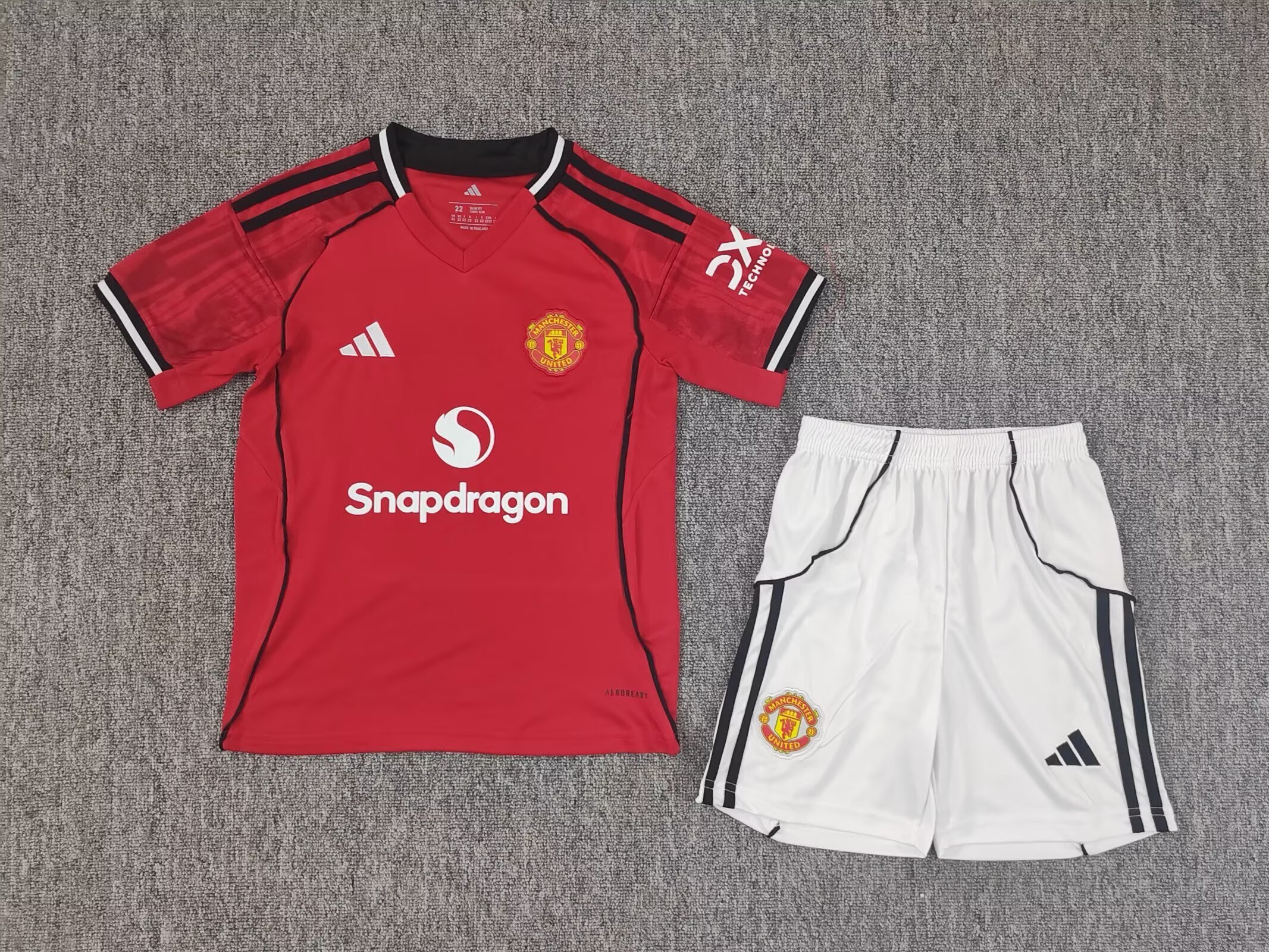 2ca34641d72c9017f8a977f161a8386e.jpg 2025/2026 Manchester United Home Football Shirt Kids Size 1:1 Thai Quality - Image 1