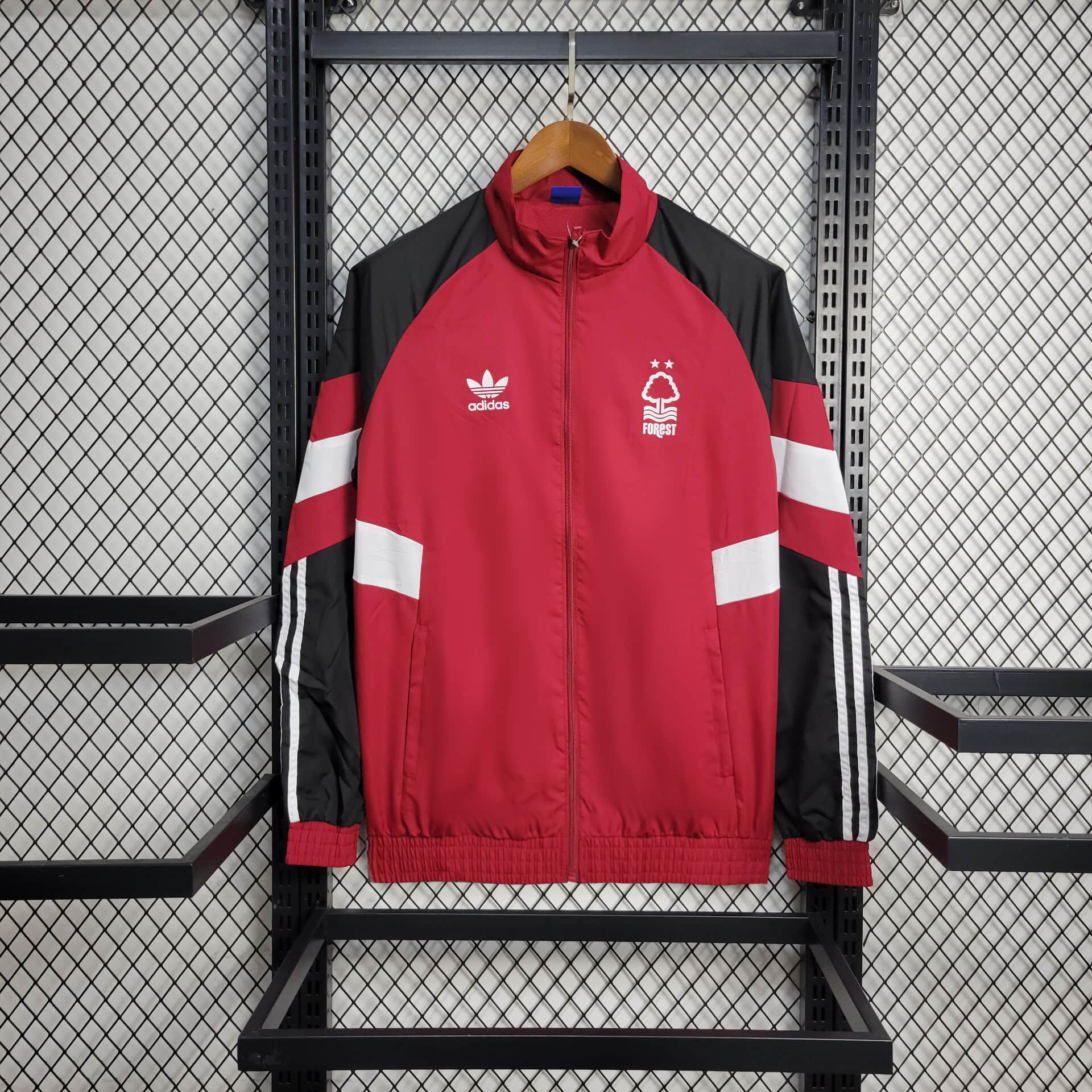 2db7b7fd953d88e5315dc8207497a09f.jpg 2025/2026 Nottingham Forest Windbreaker Football Shirt - Image 1