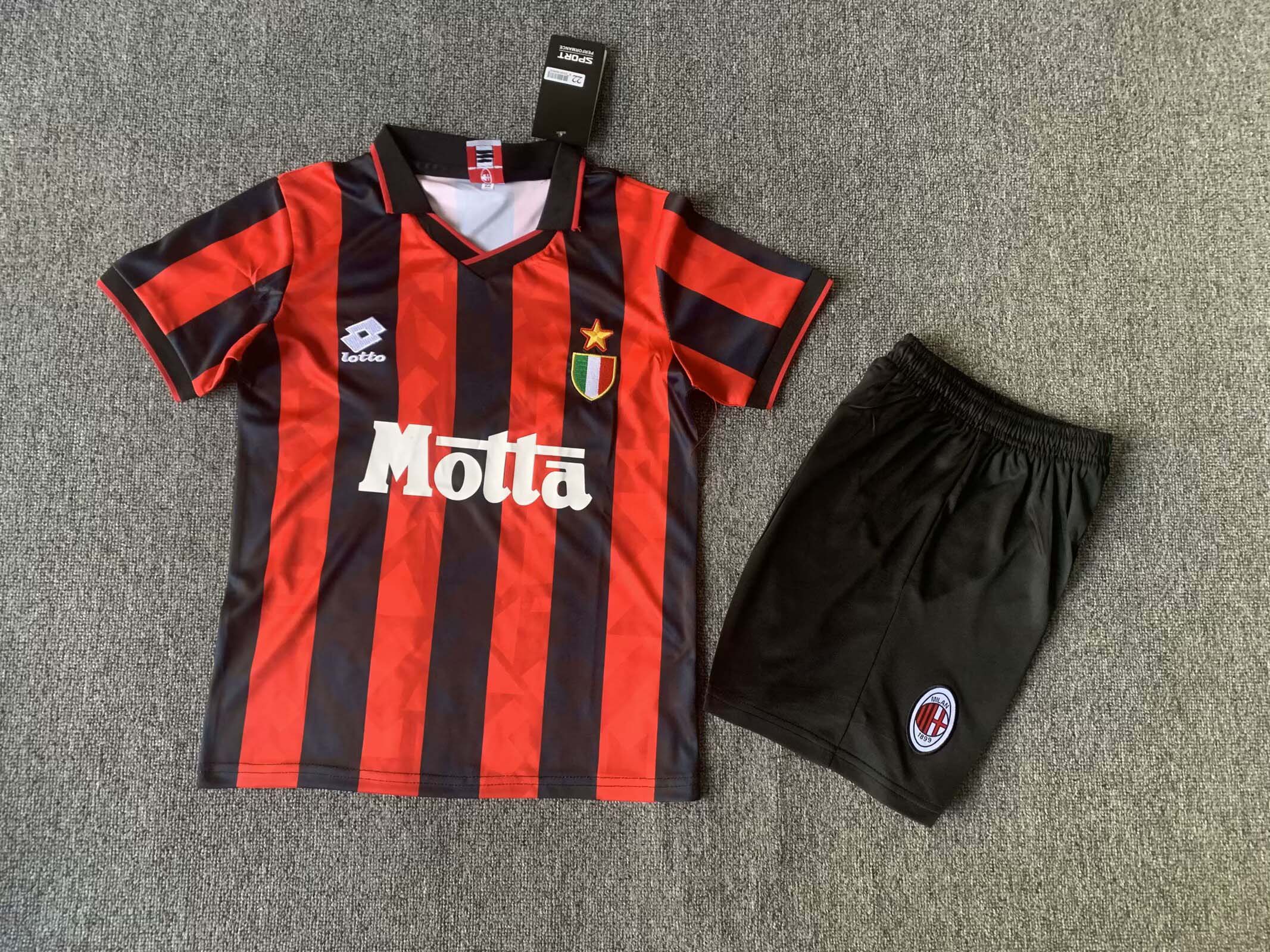2dbe49337ee3d336d3066cc9def8c4a2.jpg 1993/1994 Retro AC Milan Home Football Shirt Kids Size 1:1 Thai Quality - Image 1