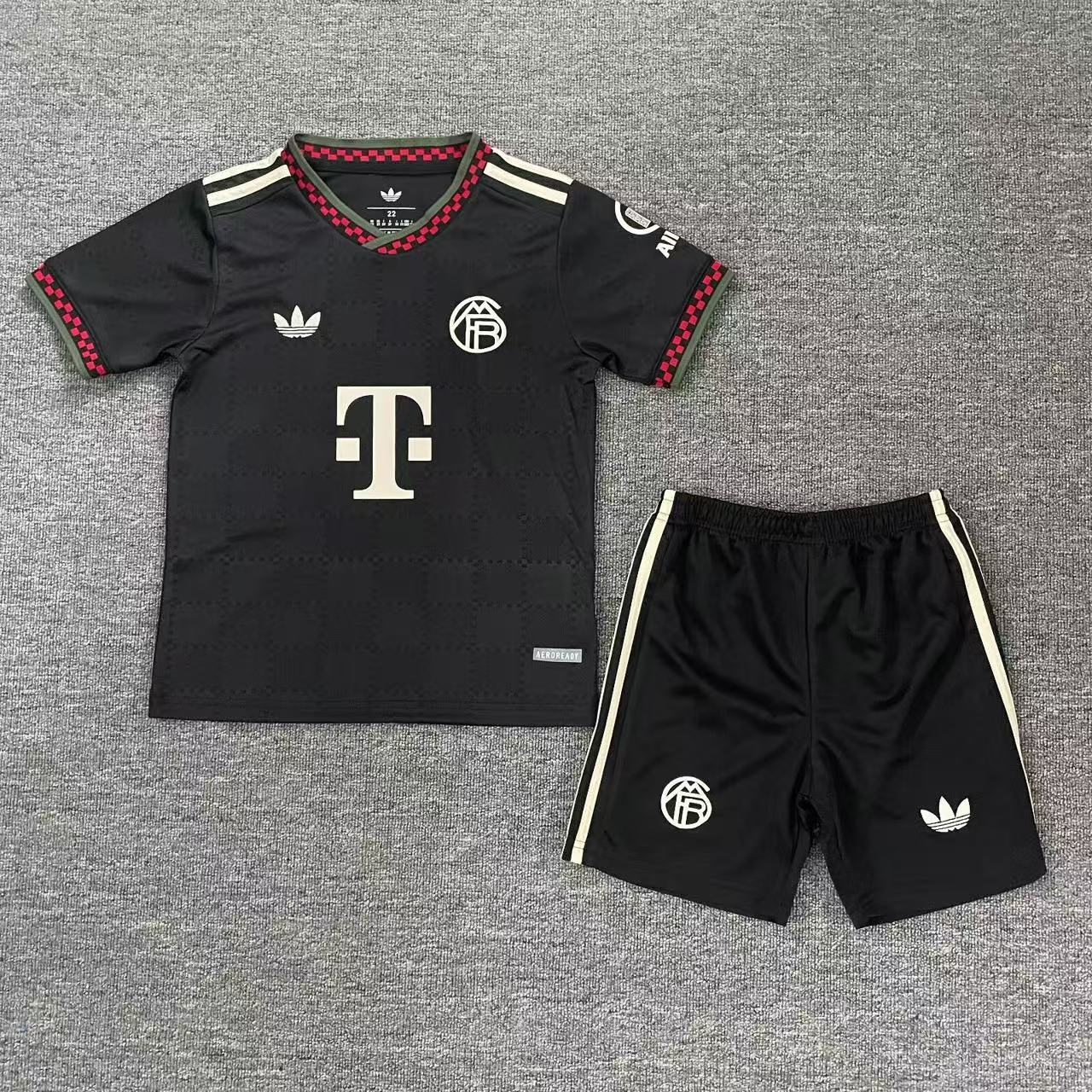 32dcc360cd4cfebeeca16b216de273c3.jpg 2025/2026 Bayern Munchen Third Away Football Shirt Kids Size 1:1 Thai Quality - Image 1