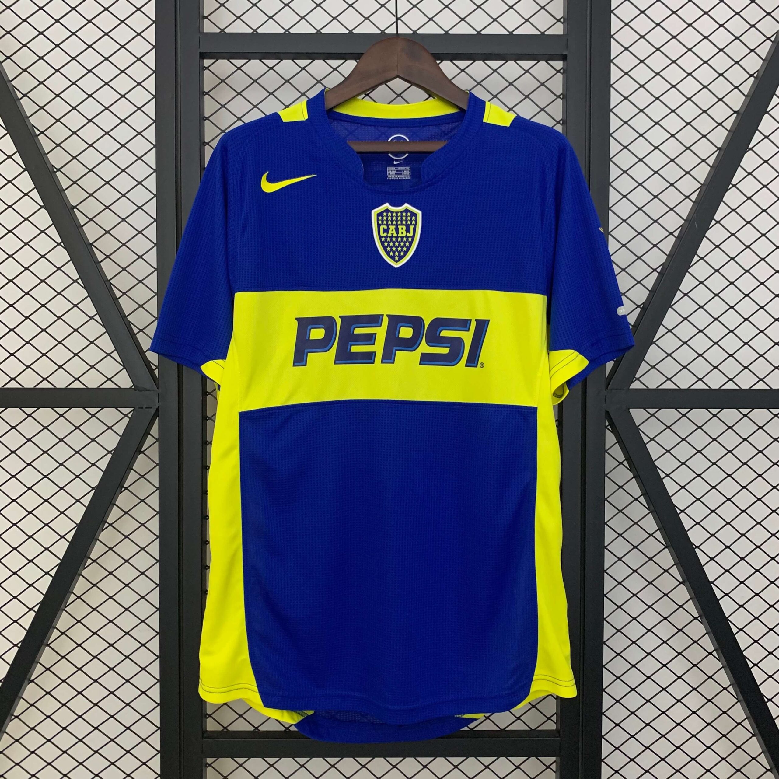 33b0dc2663bb91c62e0db223715206bd.jpg 2004/2005 Retro Boca Juniors Home Football Shirt 1:1 Thai Quality - Image 1