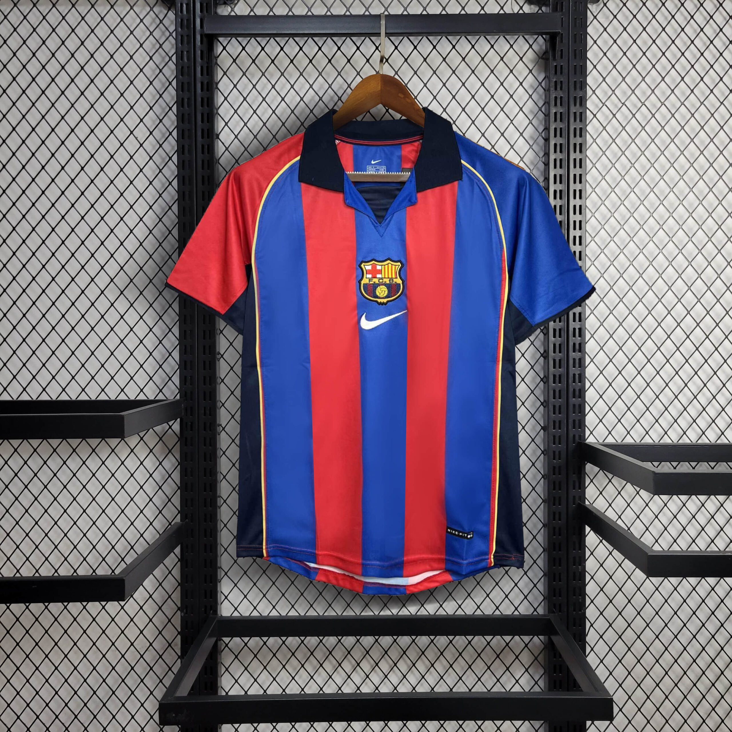 363dc56295b5f66844087f070bd61b2c.jpg 2004/2005 Retro Barcelona Home Football Shirt 1:1 Thai Quality - Image 1