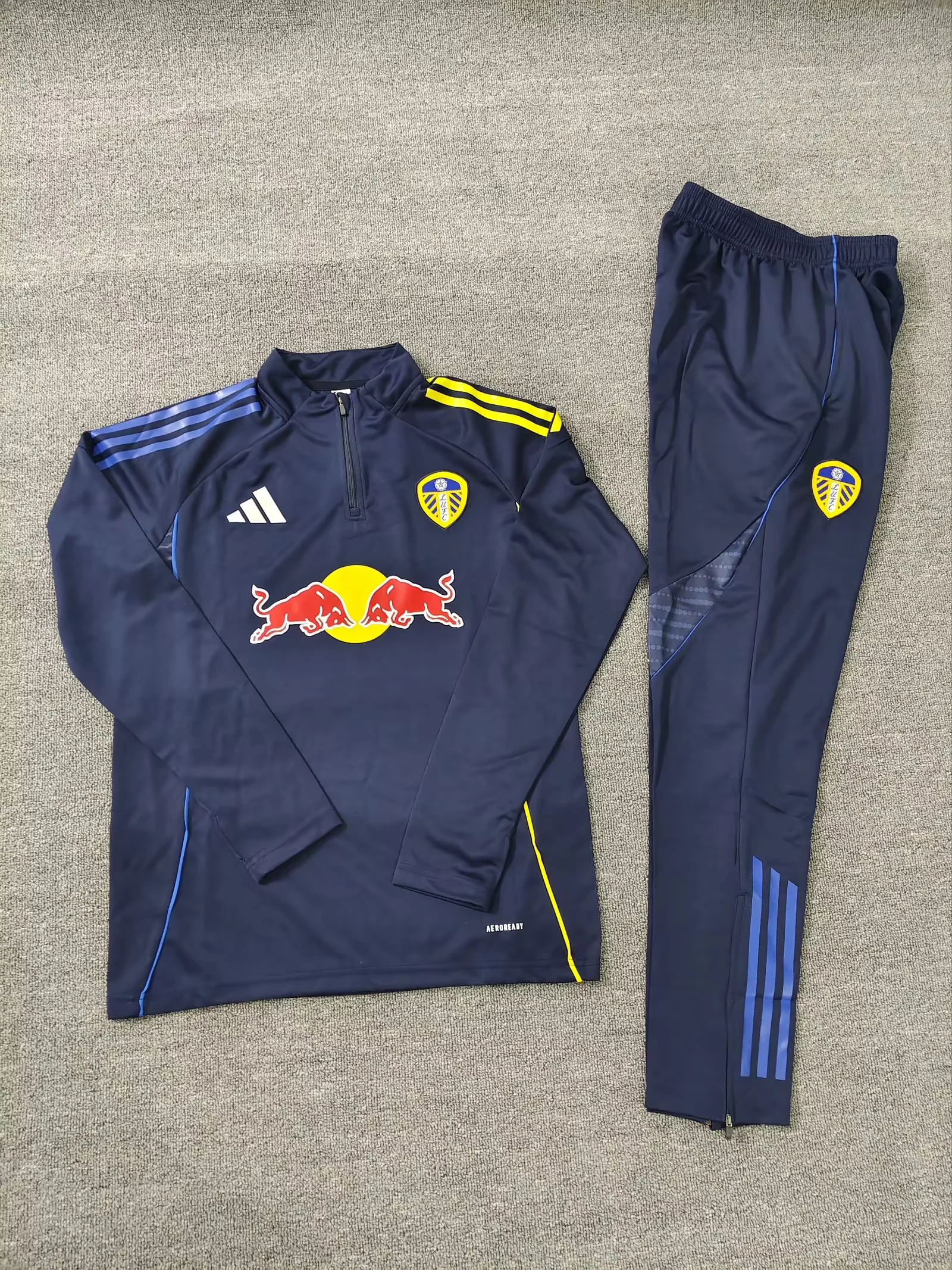 38571878a4d50ecc28a04e76da699c9e.webp 2025/2026 Leeds United Half-Pull Training Wear Football Shirt - Image 1