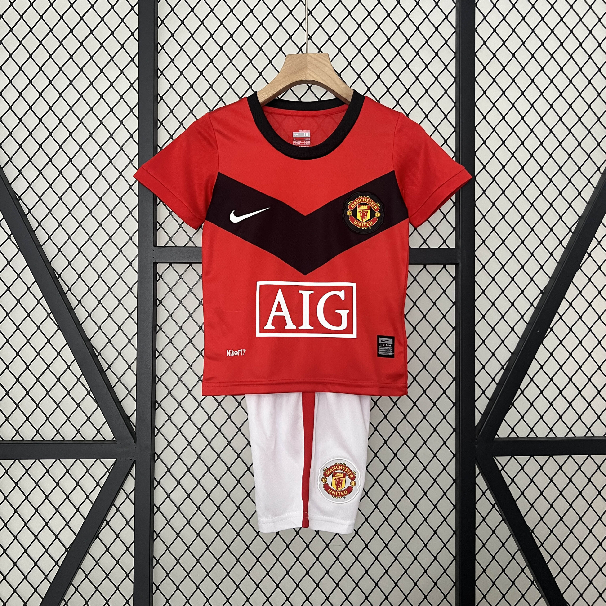 3bc4bd52878f9559aab4db0cf8567ca2.jpeg 2009/2010 Retro Manchester United Home Football Shirt Kids Size 1:1 Thai Quality - Image 1