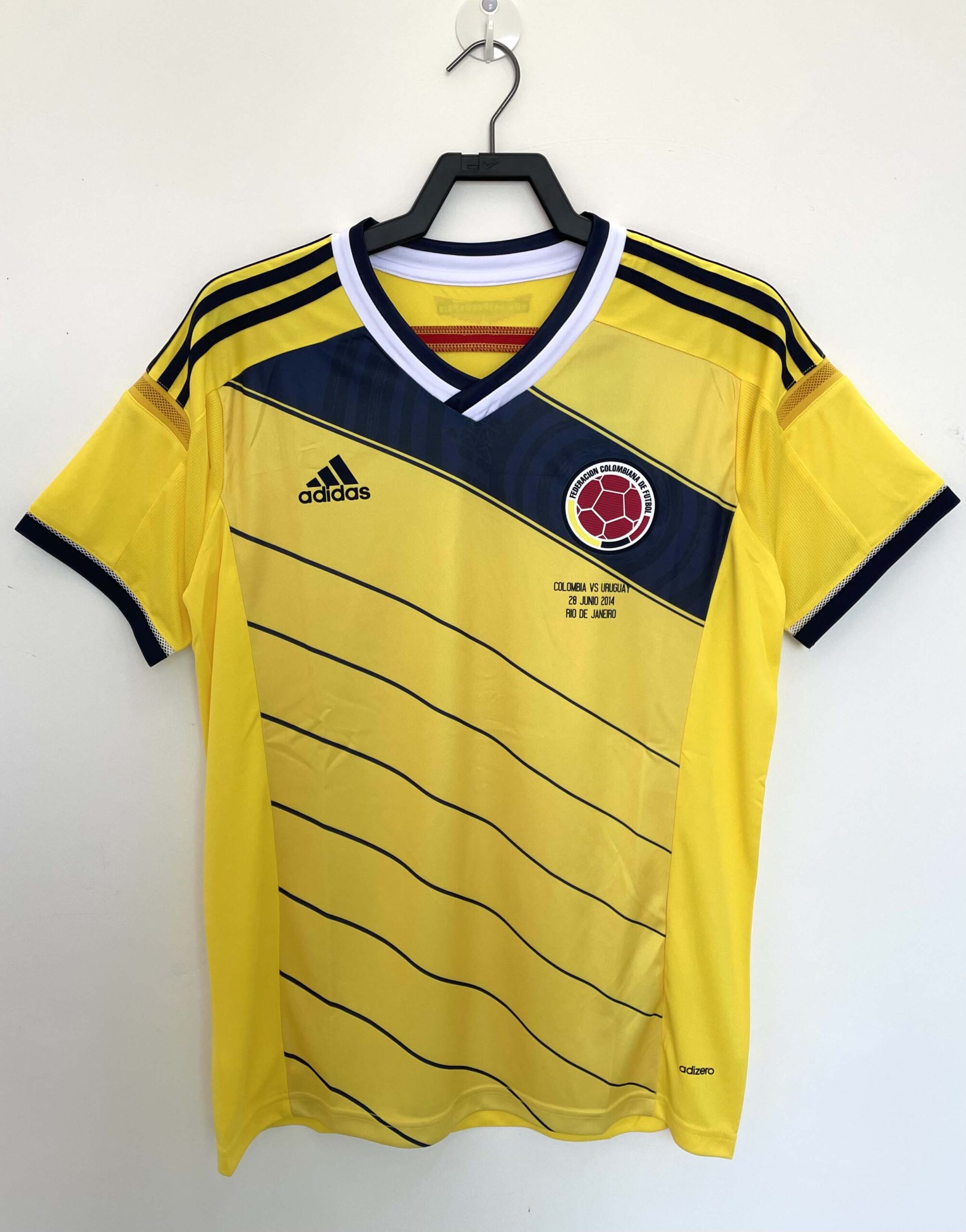 3bcee0884a4b96df71eed61ca2976335.jpg 2014 Retro Colombia Home Football Shirt 1:1 Thai Quality - Image 1