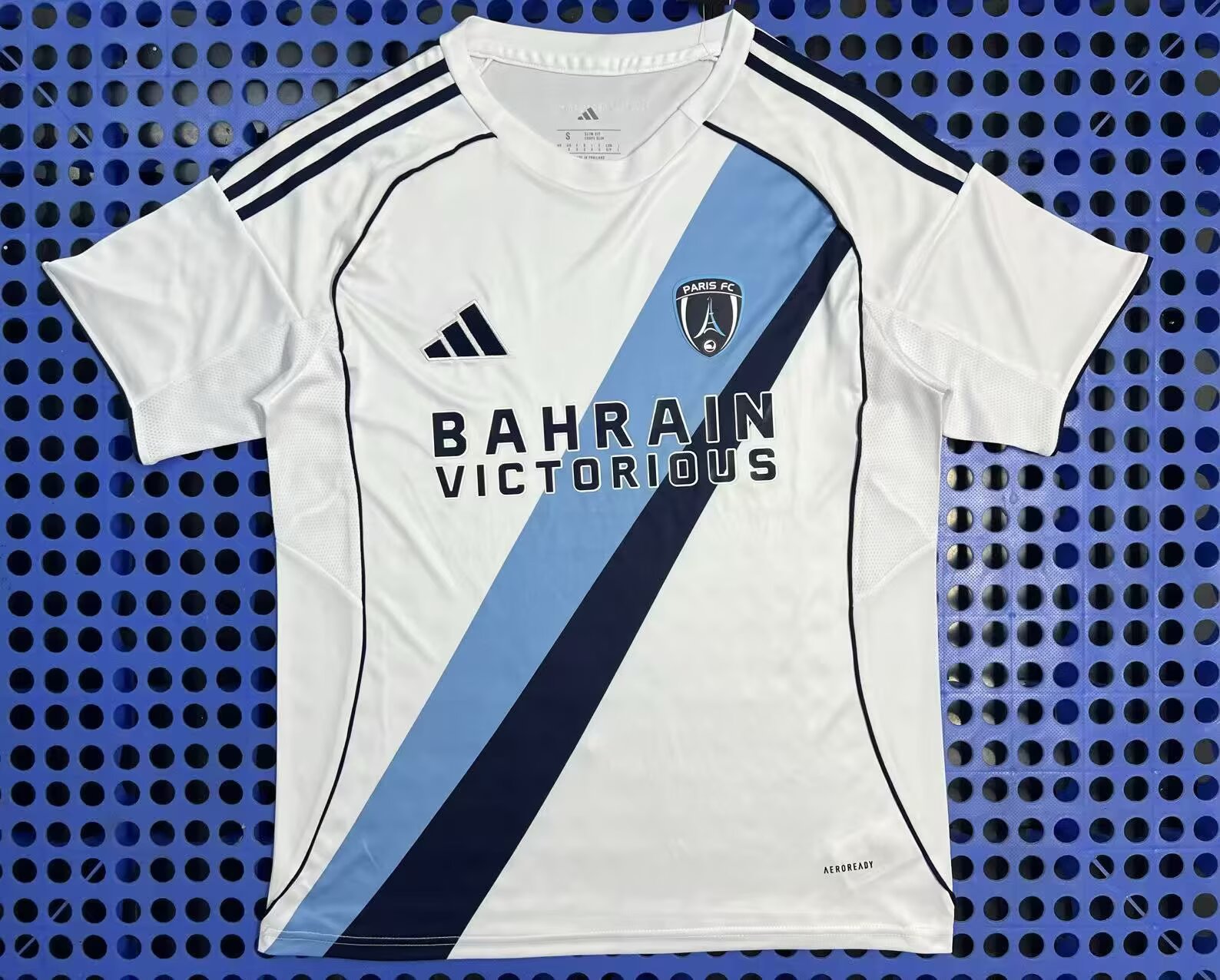 3cbad07a8e91342cf99df649c25b55b5.jpeg 2025/2026 Paris FC Away Football Shirt 1:1 Thai Quality - Image 1