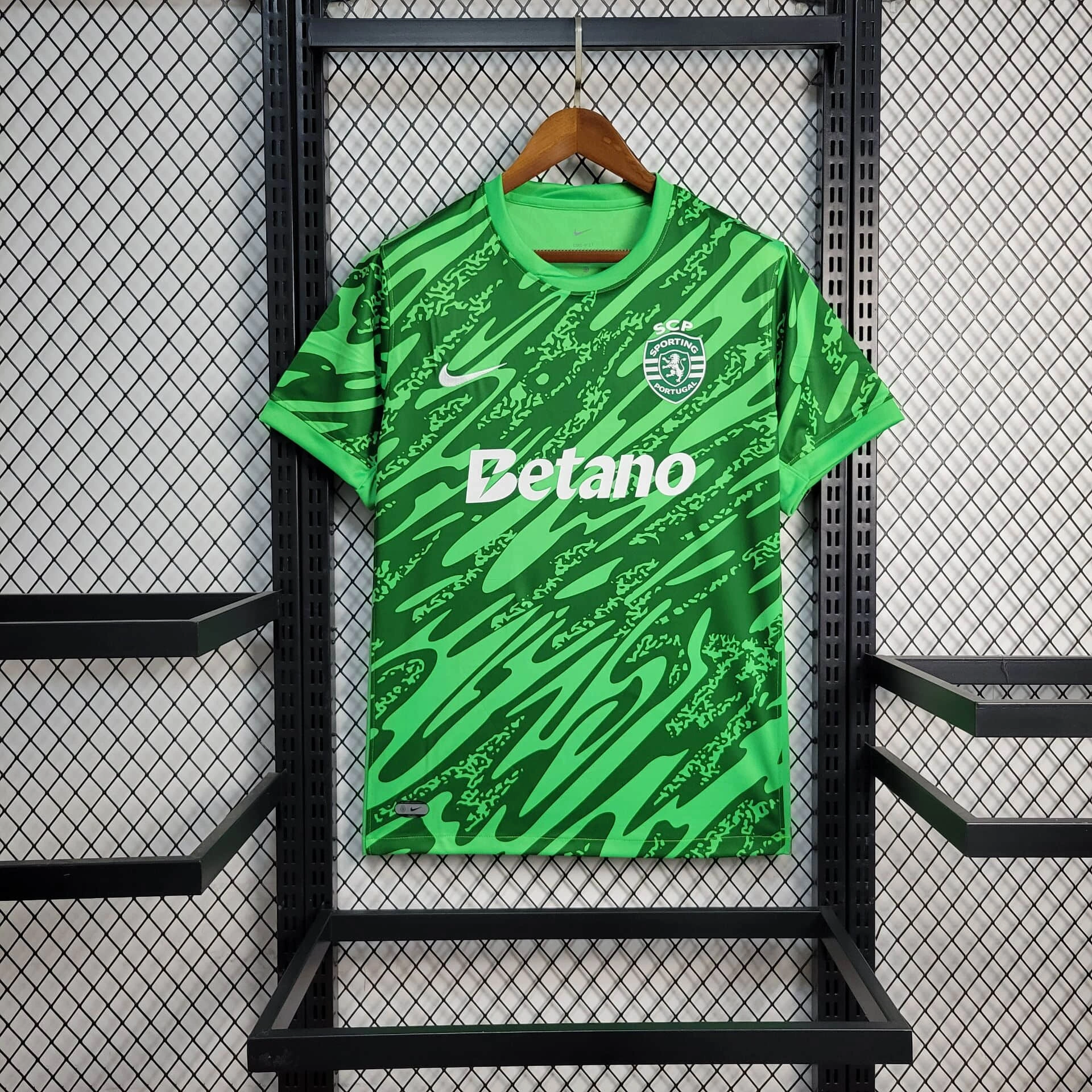 3de67e46994bddb838b6b2b477d690da.webp 2025/2026 Sporting CP Goalkeeper Football Shirt 1:1 Thai Quality - Image 1