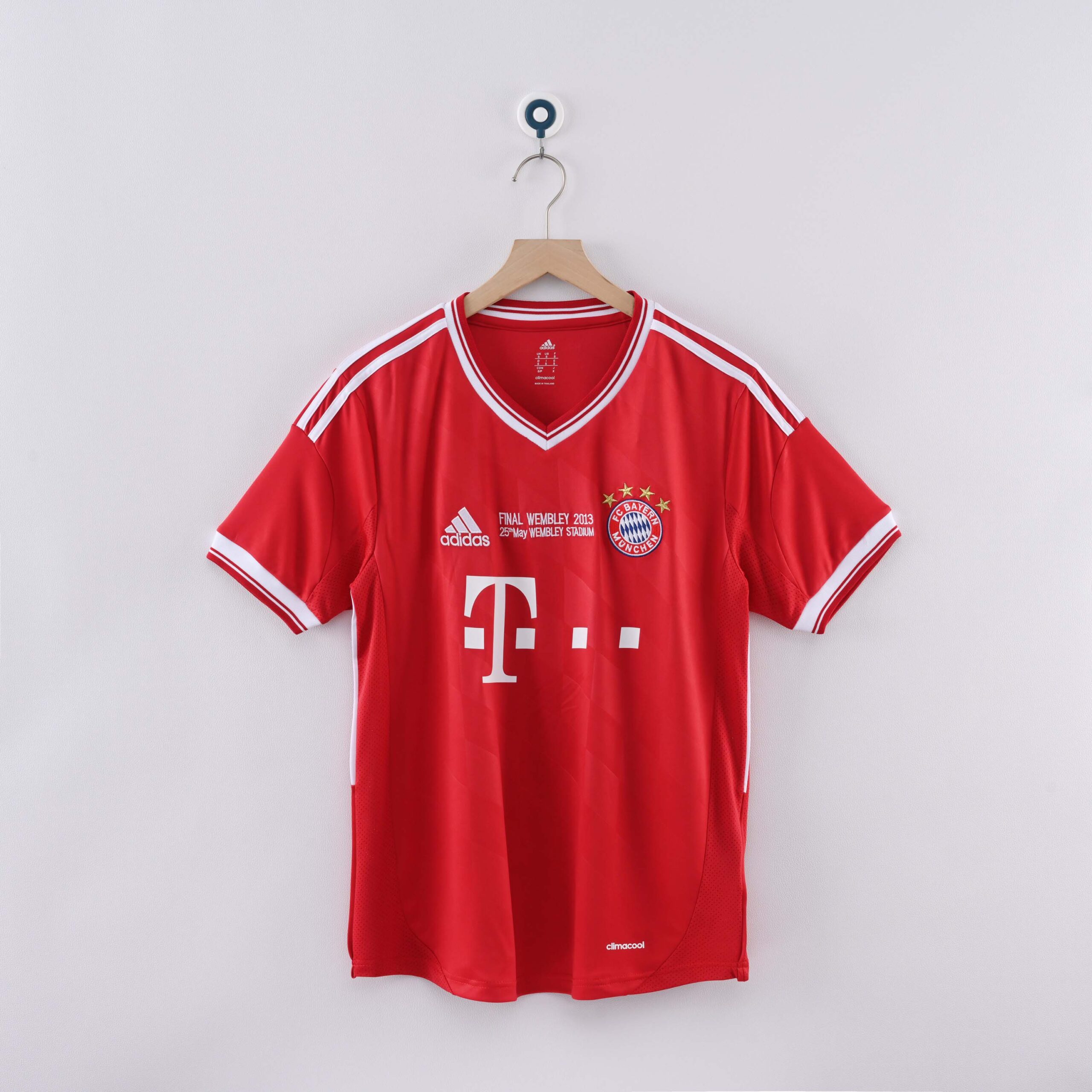 41ccad3bd7167cb25d0c9b203d20c669.jpg 2013/2014 Retro Bayern Munchen Home Champions League Football Shirt 1:1 Thai Quality - Image 1