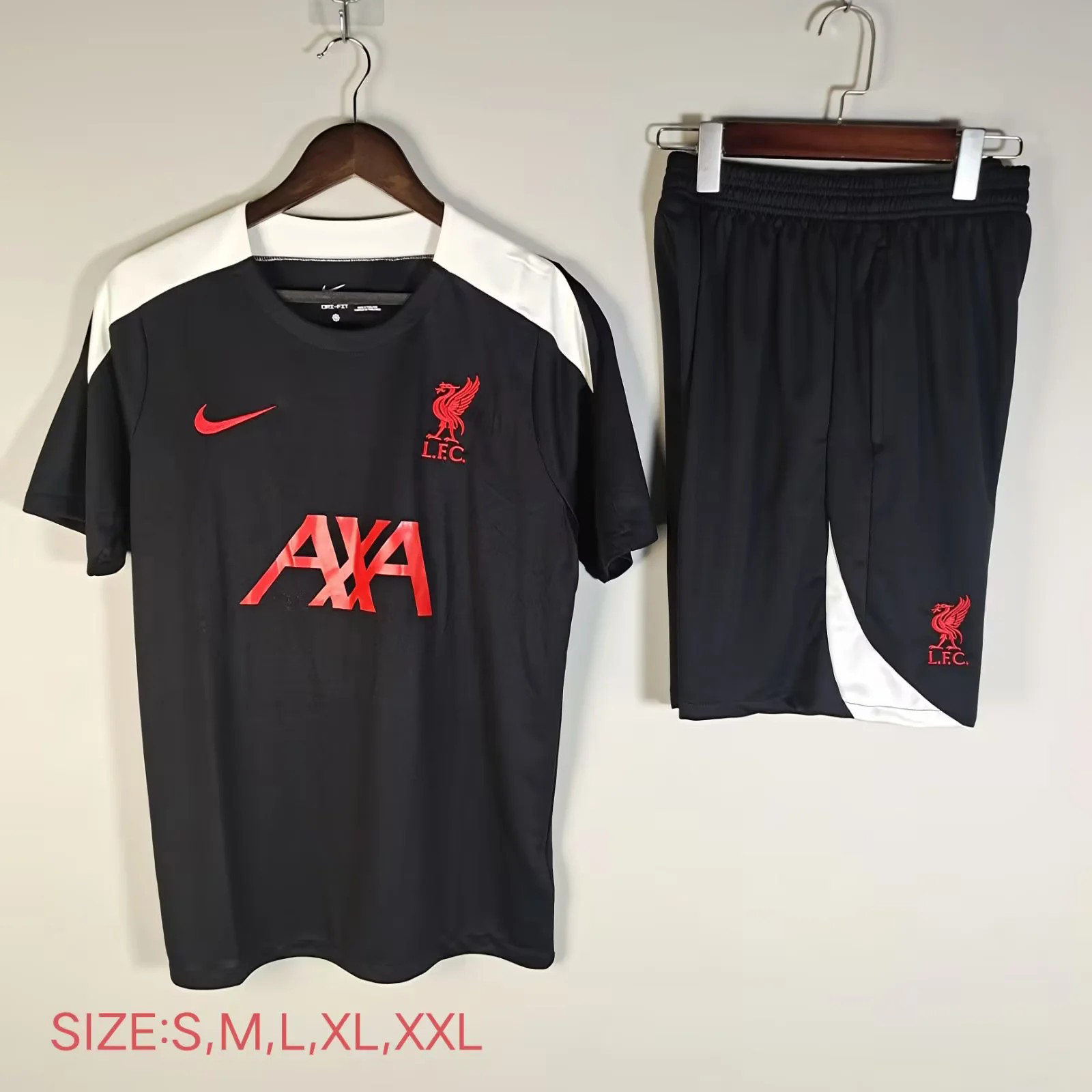 4237d46e29fac97269c74520cabf6951.jpg 2025/2026 Liverpool Training Wear Red Suit Shirt 1:1 Thai Quality - Image 1