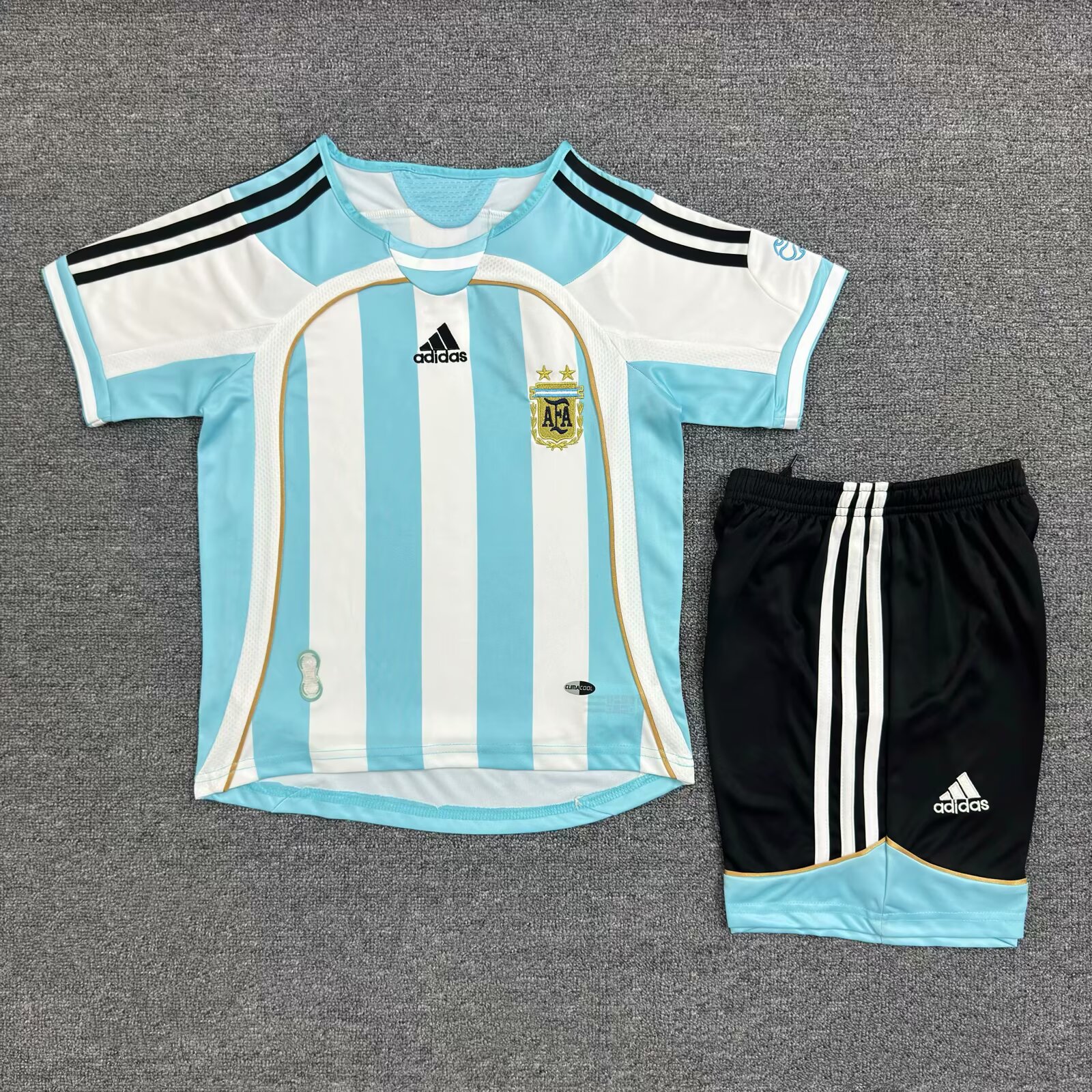 452257da05541c0c778f5c0708d63ae4.jpg 2006 Retro Argentina Home Football Shirt Kids Size 1:1 Thai Quality - Image 1