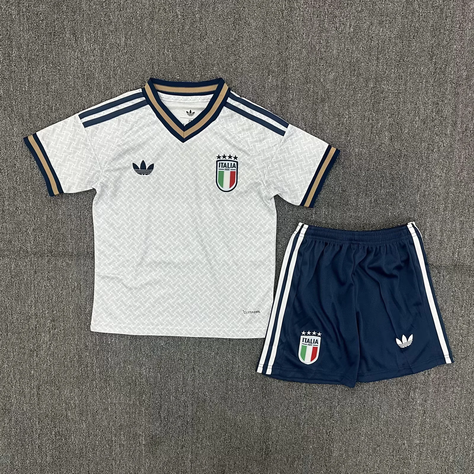 51688856e3ab7ca2d3b042980e51d0c8.webp 2026 Italy Away Football Shirt Kids Size 1:1 Thai Quality - Image 1