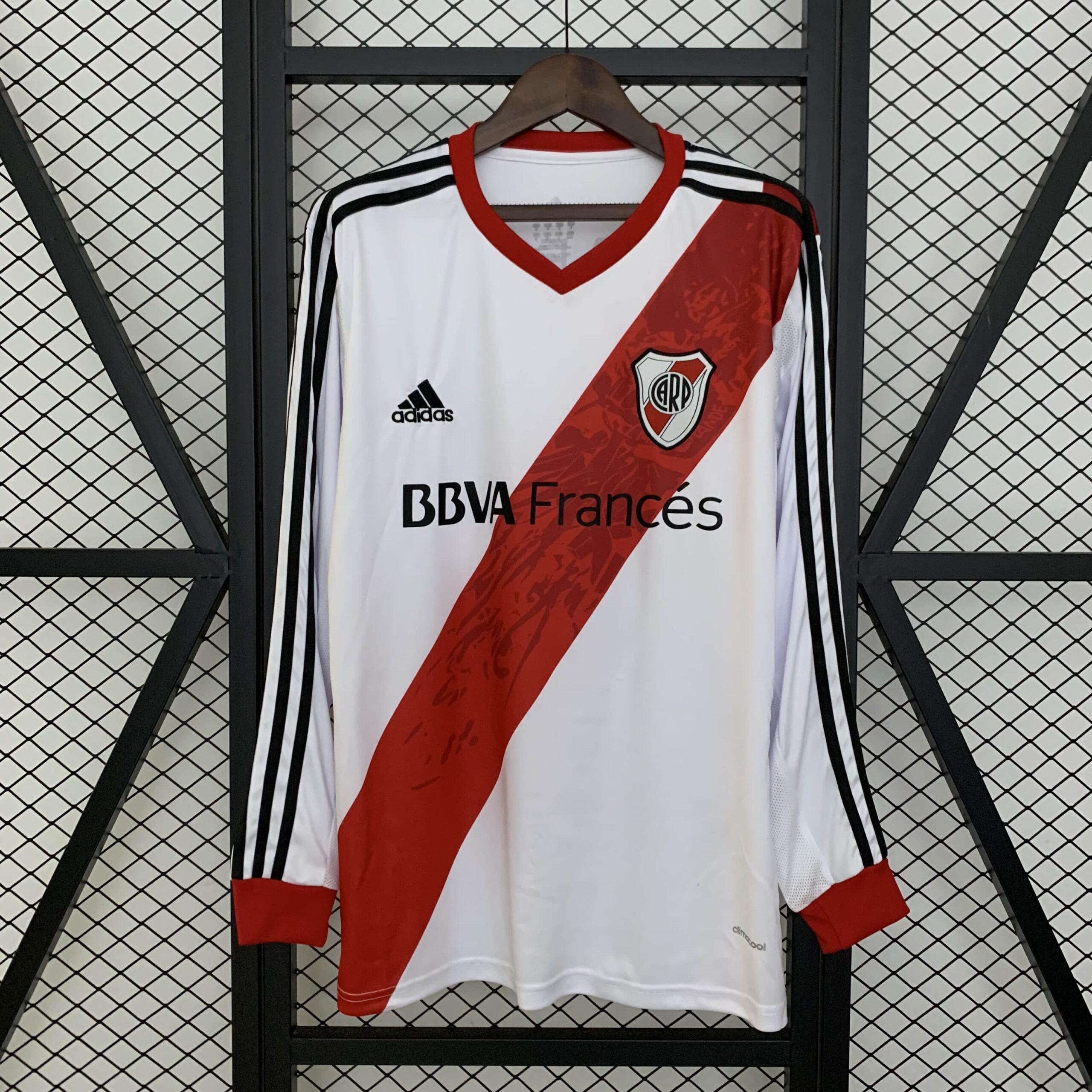 51f80dcc76fe90d168ececcd8d98cc34.jpg 2013/2014 Long Sleeve Retro River Plate Home Football Shirt 1:1 Thai Quality - Image 1