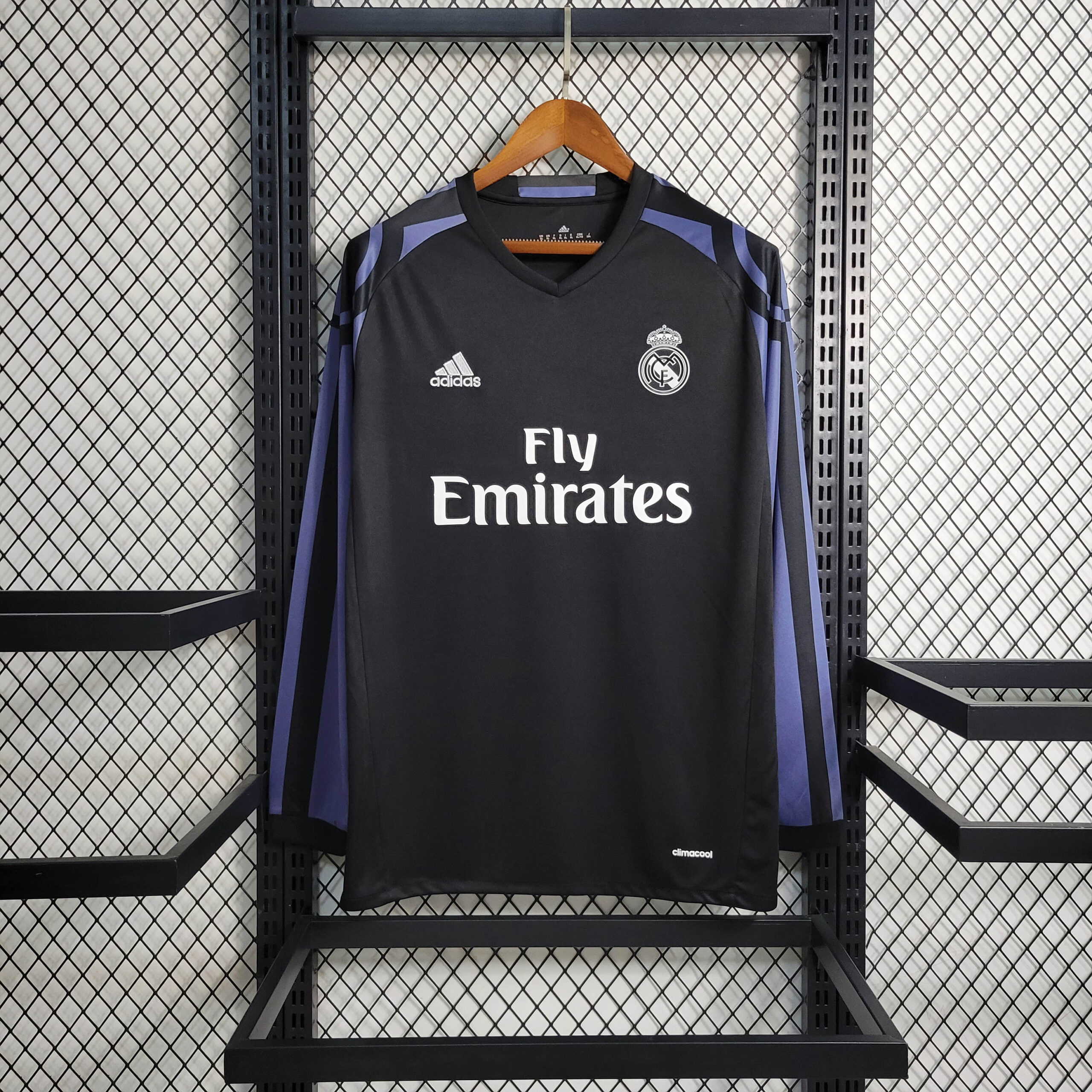 5335dffd149c99c30db1f9870e2e285b.jpeg 2016/2017 Retro Long Sleeve Real Madrid Third Away Football Shirt 1:1 Thai Quality - Image 1