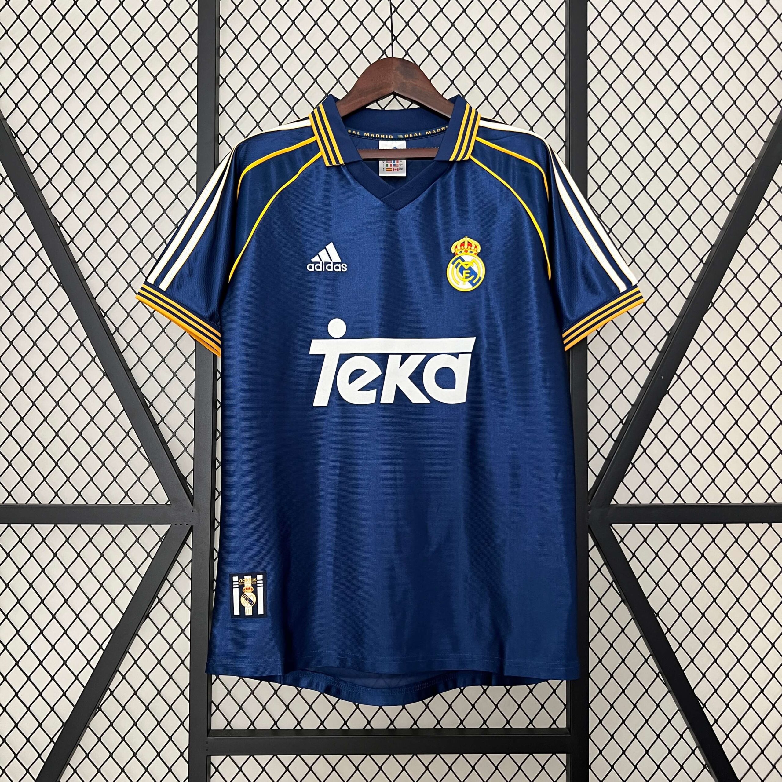 550c931a29794aa2e802683462f5ff01.jpg 1998/1999 Retro Real Madrid Third Away Football Shirt 1:1 Thai Quality - Image 1