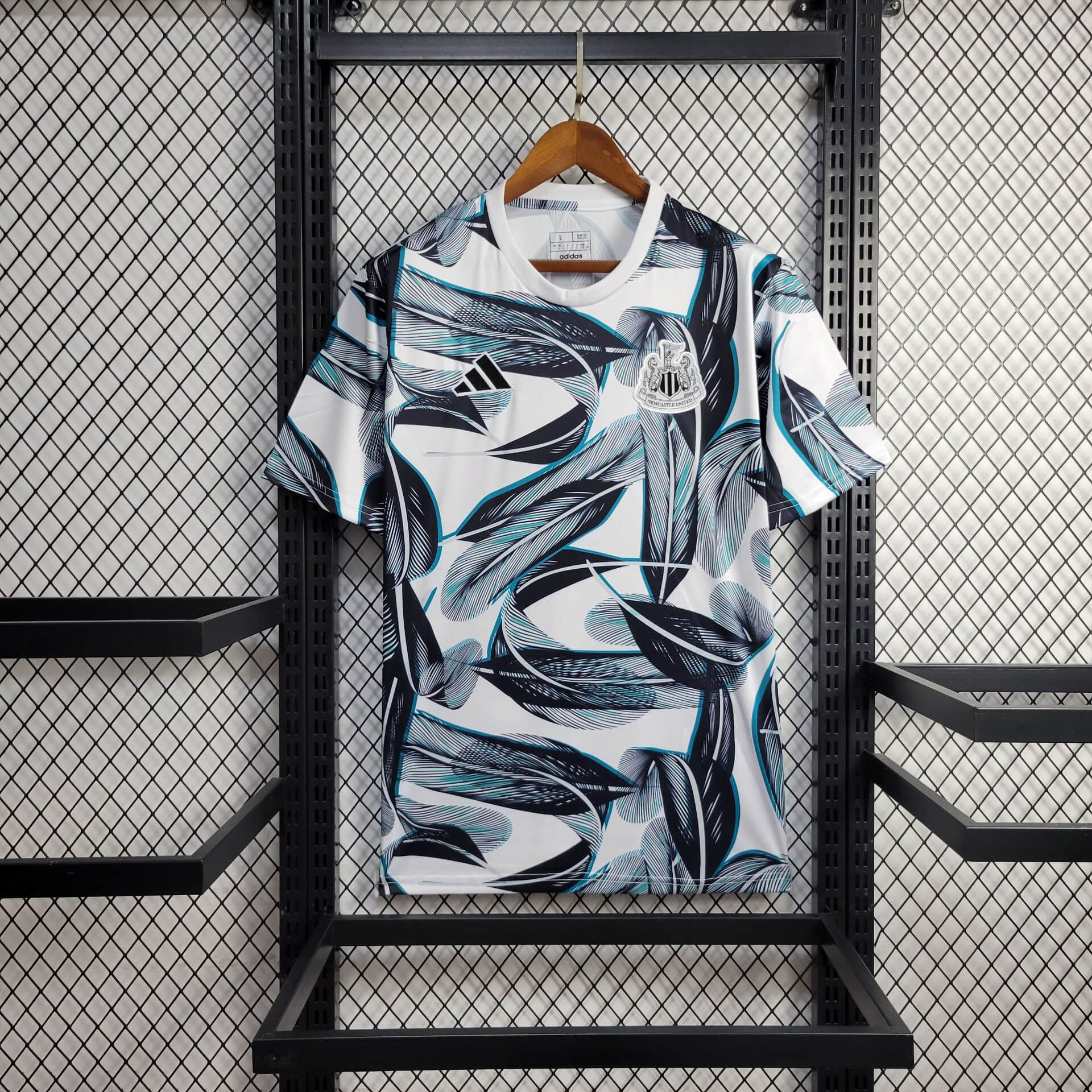 5635887e3c13808ee9b17573c01eaf5d.jpg 2024/2025 Newcastle United Training Wear Football Shirt 1:1 Thai Quality - Image 1