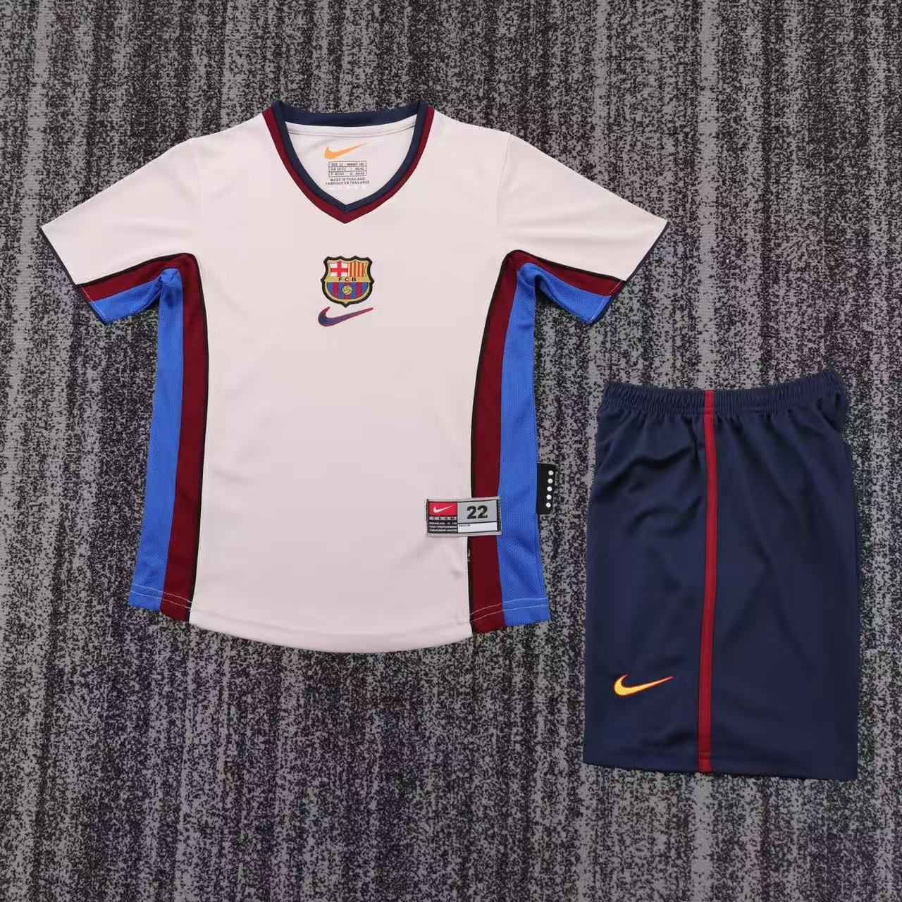 5811a0377394433846ccdb0edf480c6c.jpg 1998/99 Barcelona Away Football Shirt Kids Size 1:1 Thai Quality - Image 1