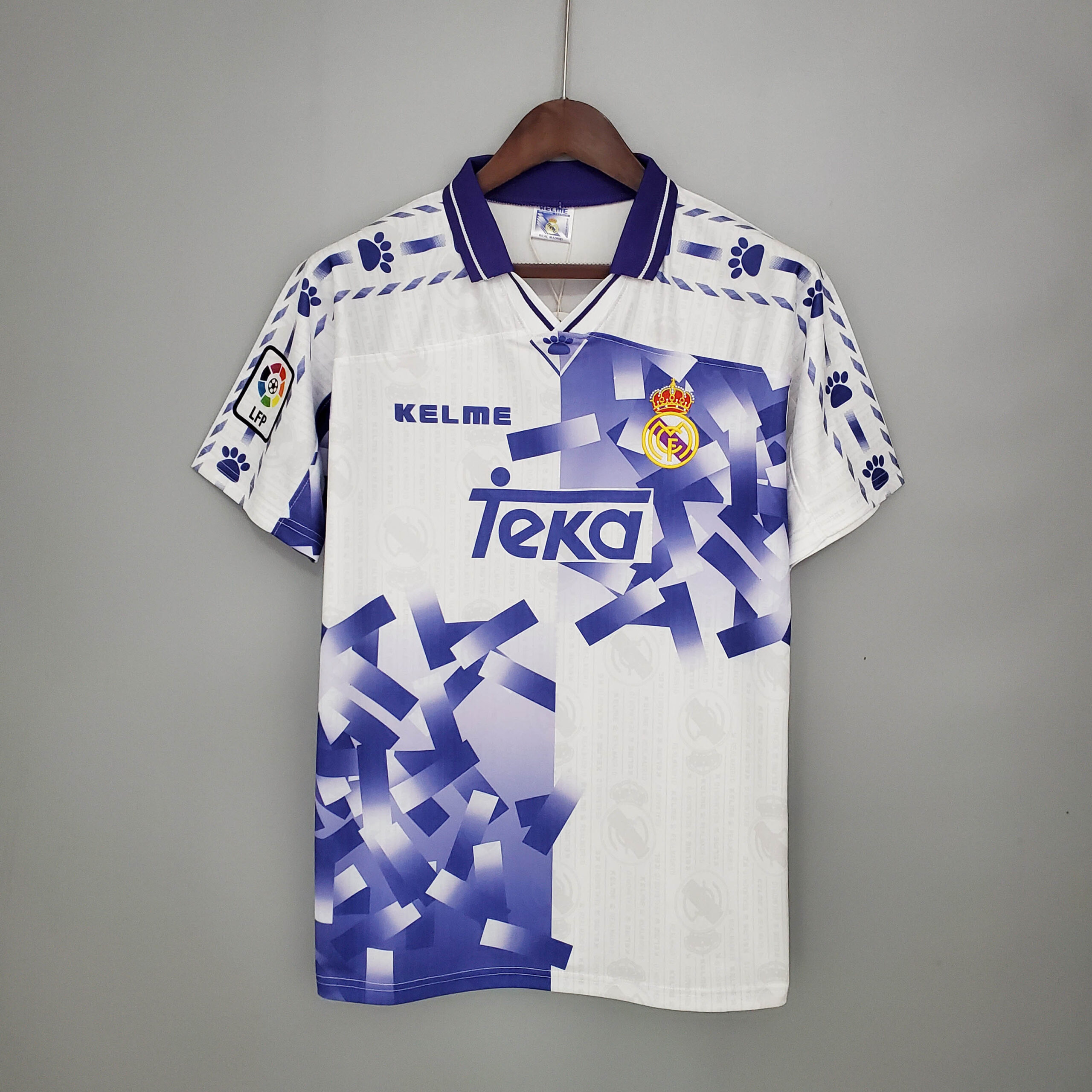 5e34240a5ed0f3f71b218a9985ec5d66.jpeg 1996/1997 Retro Real Madrid Away Football Shirt 1:1 Thai Quality - Image 1