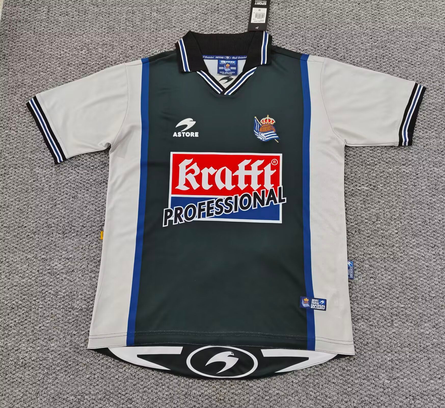 63f06b911faf5c72a006146234131f05.jpg 2000/2002 Real Sociedad Home Football Shirt 1:1 Thai Quality - Image 1