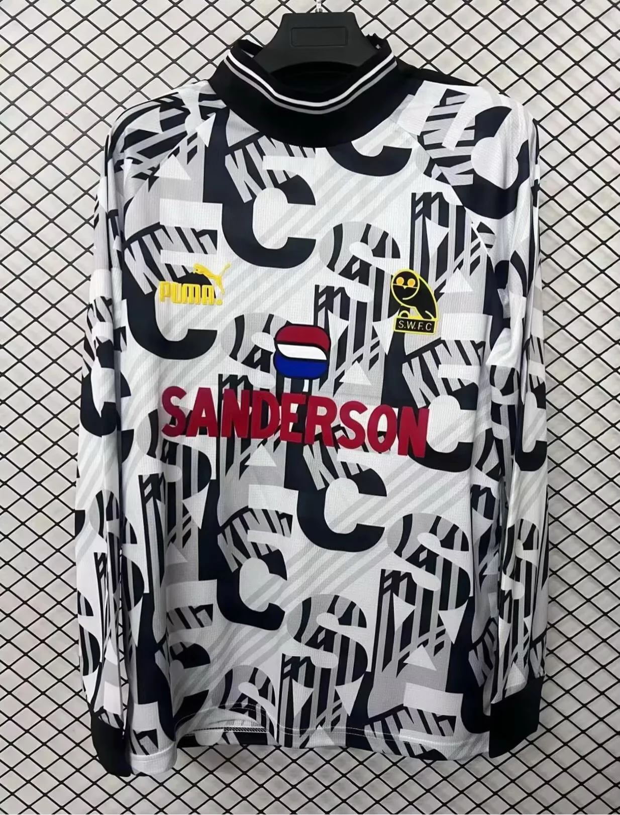 6757e9402e96022a90d45d76a21d495a.webp 1993/1994 Retro Long Sleeve Sheffield Wednesday Goalkeeper Football Shirt 1:1 Thai Quality - Image 1