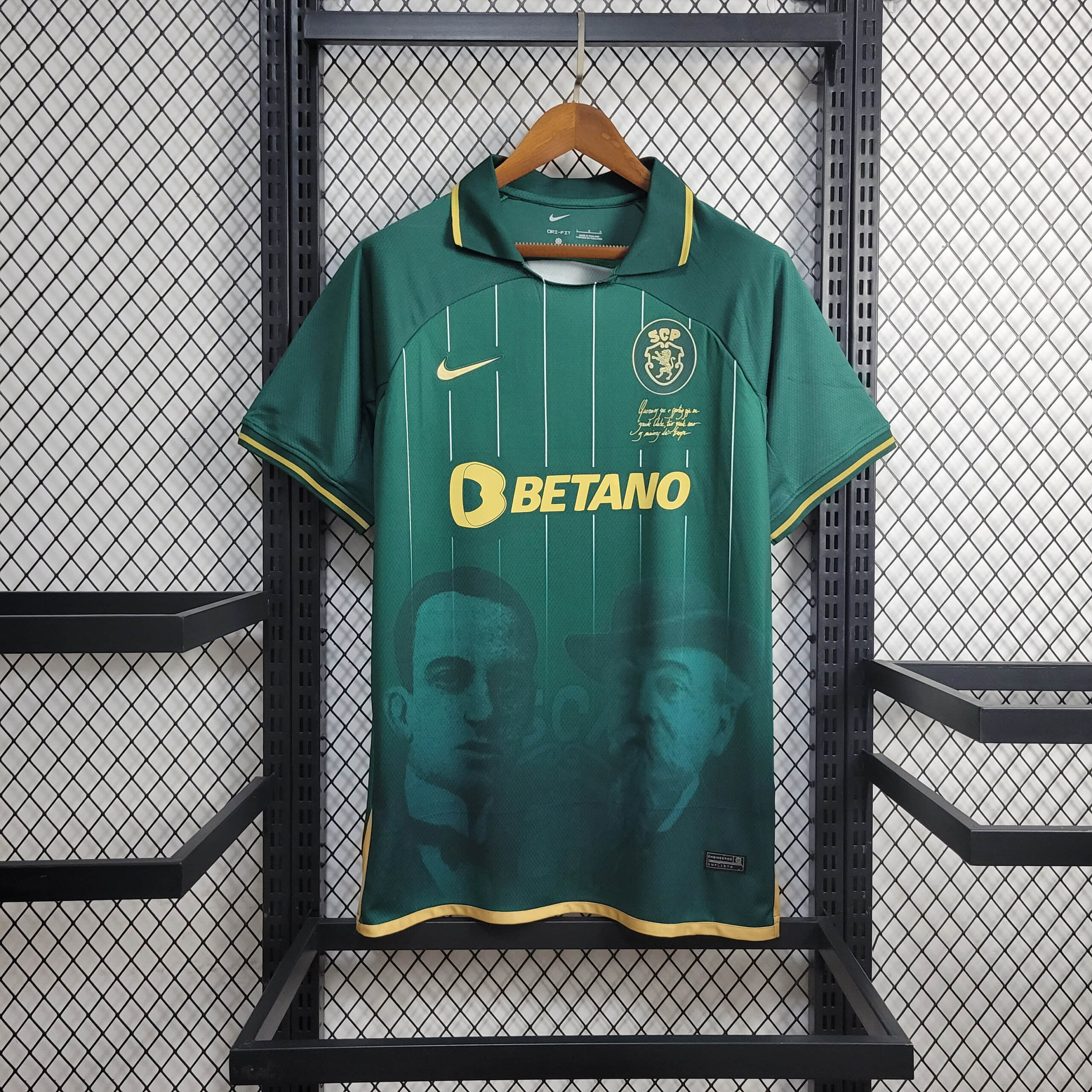 6a0e659100bf8d26c78e3ee76e3e270c.jpeg 2024/2025 Sporting Lisbon Green Football Shirt 1:1 Thai Quality - Image 1