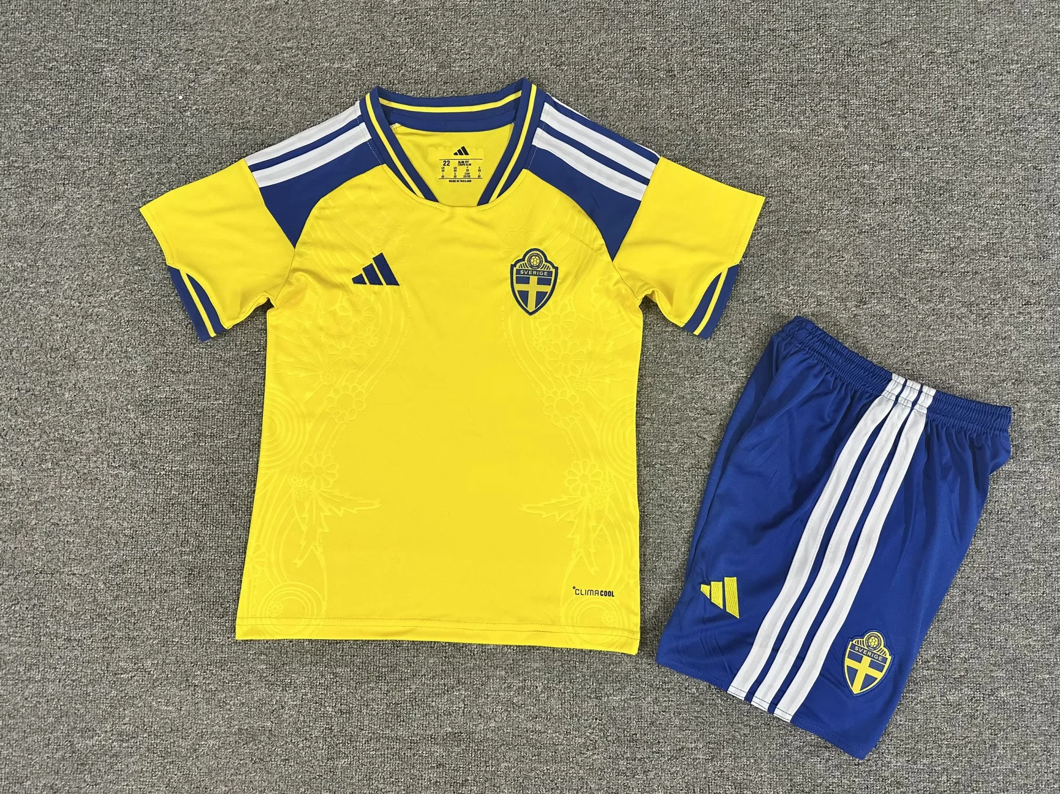 6a20e5a835c0a2f150fa869c23bdd56e.webp 2026 Sweden Home Football Shirt Kids Size 1:1 Thai Quality - Image 1