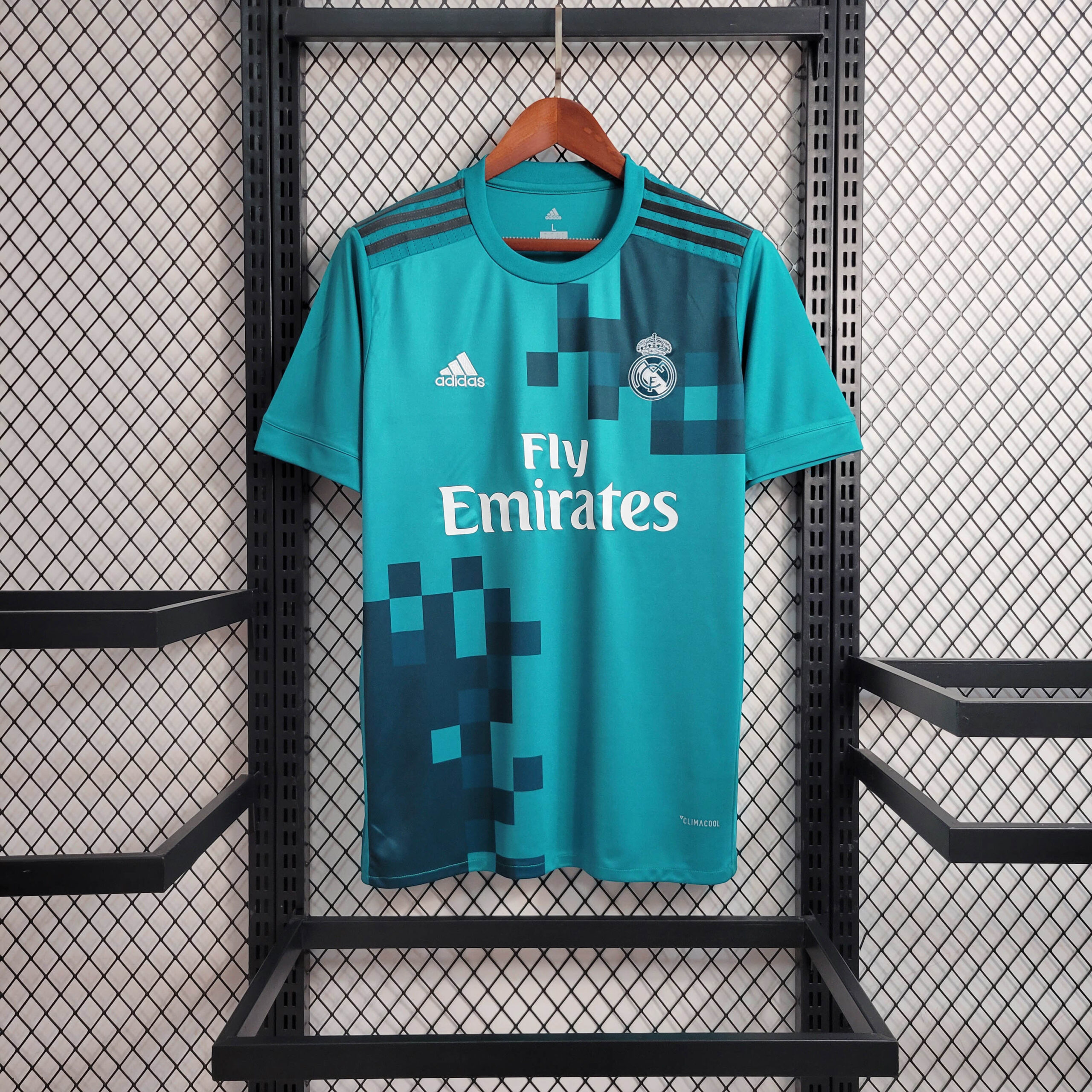 6b9761499aedddb85571814889f9d8fb.jpeg 2017/2018 Retro Real Madrid Third Away Football Shirt 1:1 Thai Quality - Image 1