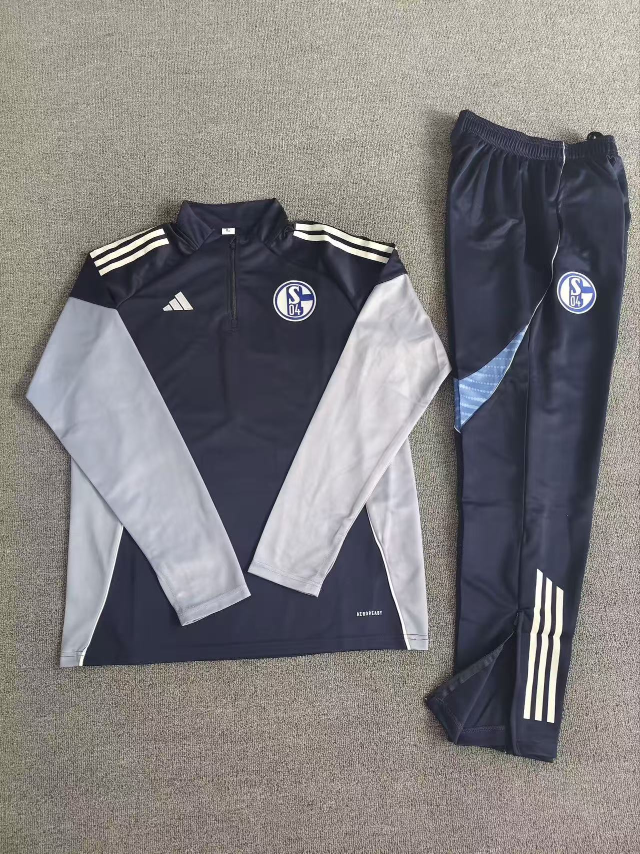 71f32ee455724f68acafe2c15152b8c0.jpg 2025/2026 Schalke 04 Half-Pull Training Suit Kids Football Shirt 1:1 Thai Quality Set - Image 1