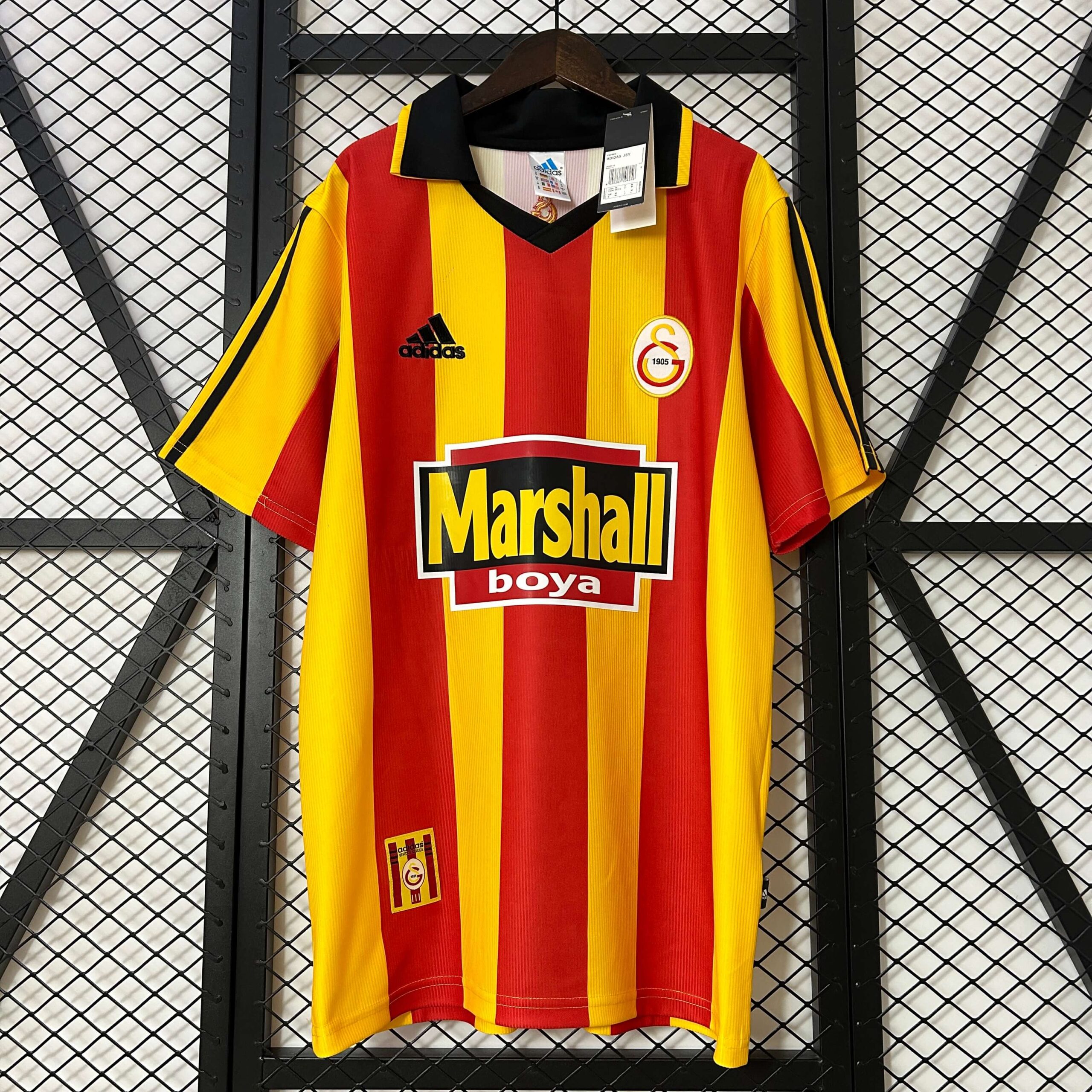 77254e127c083ec3862bc80eb0d8a4bf.jpg 1999/2000 Retro Galatasaray Home Football Shirt 1:1 Thai Quality - Image 1