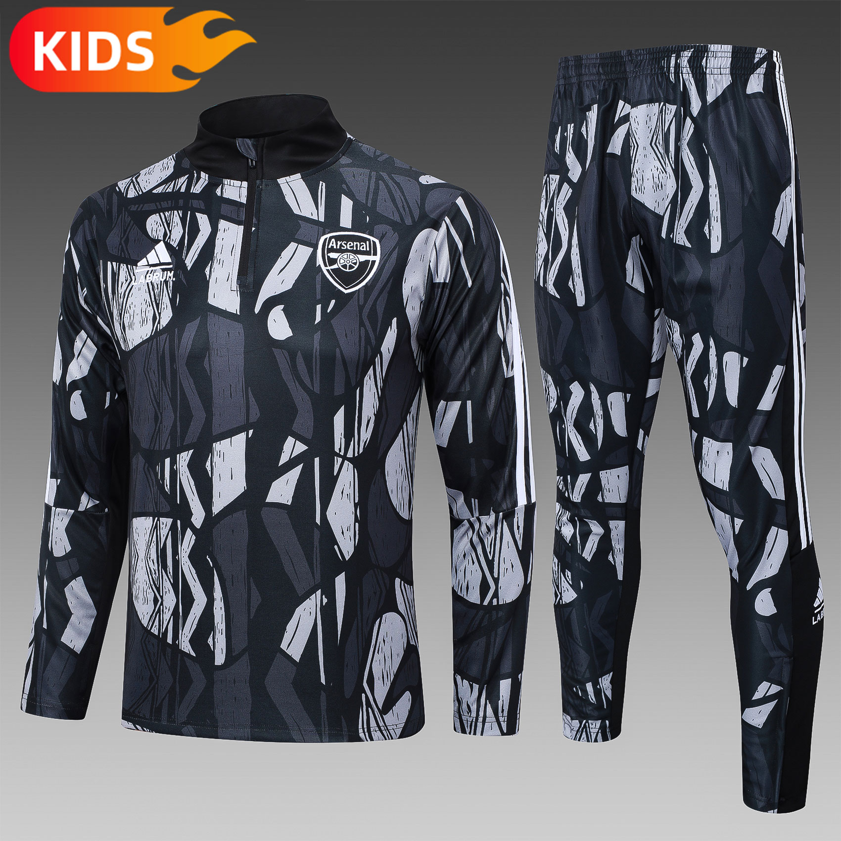 7be8787a857e198c8e86612e6aaa887a.jpg 2024/2025 Arsenal Half-Pull Training Wear Black and gray Football Shirt Kids Size - Image 1