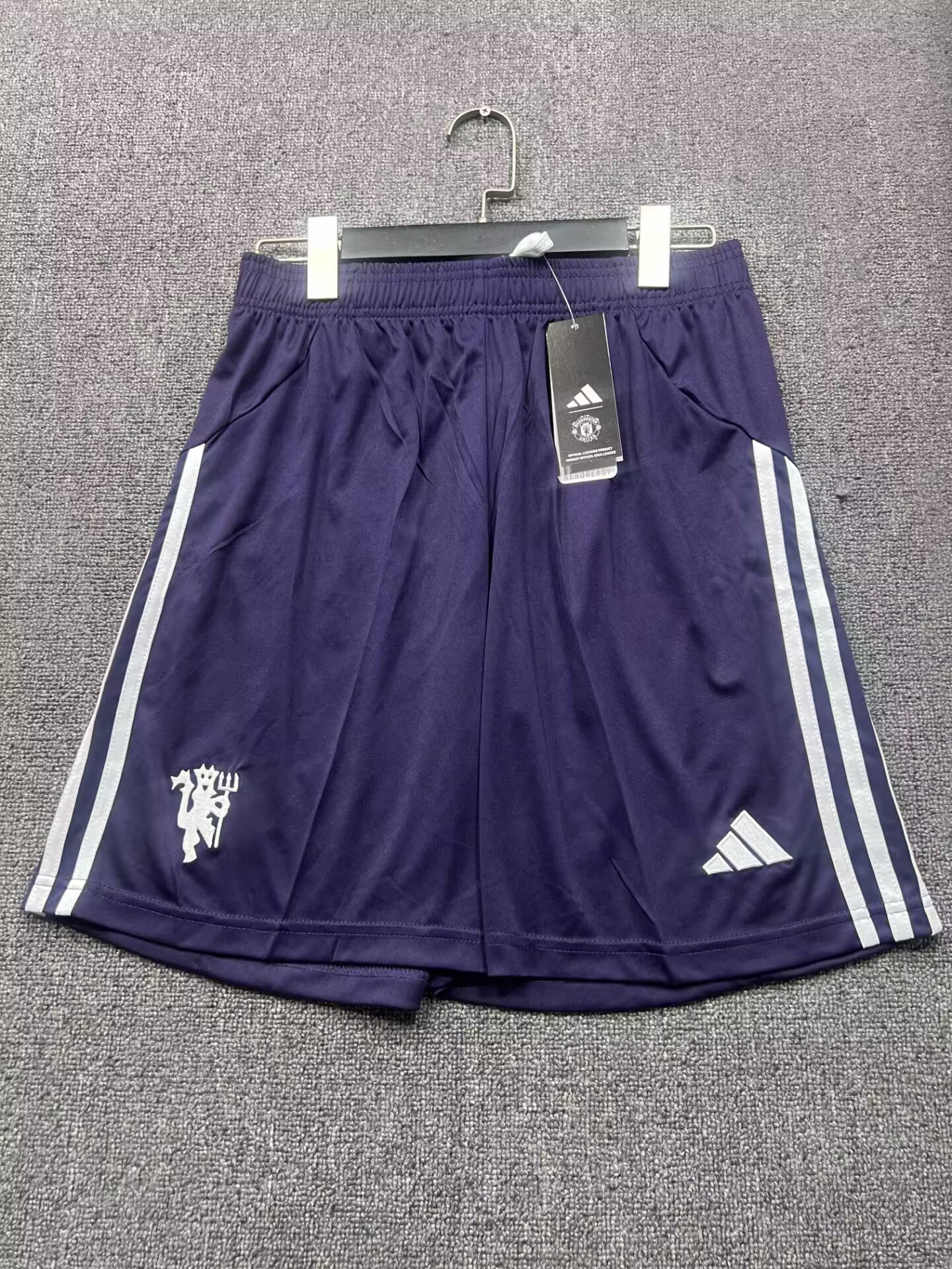 7c08098d4fe2488703d477cb606ecf28.jpg 2025/2026 Manchester United Away Shorts 1:1 Thai Quality - Image 1