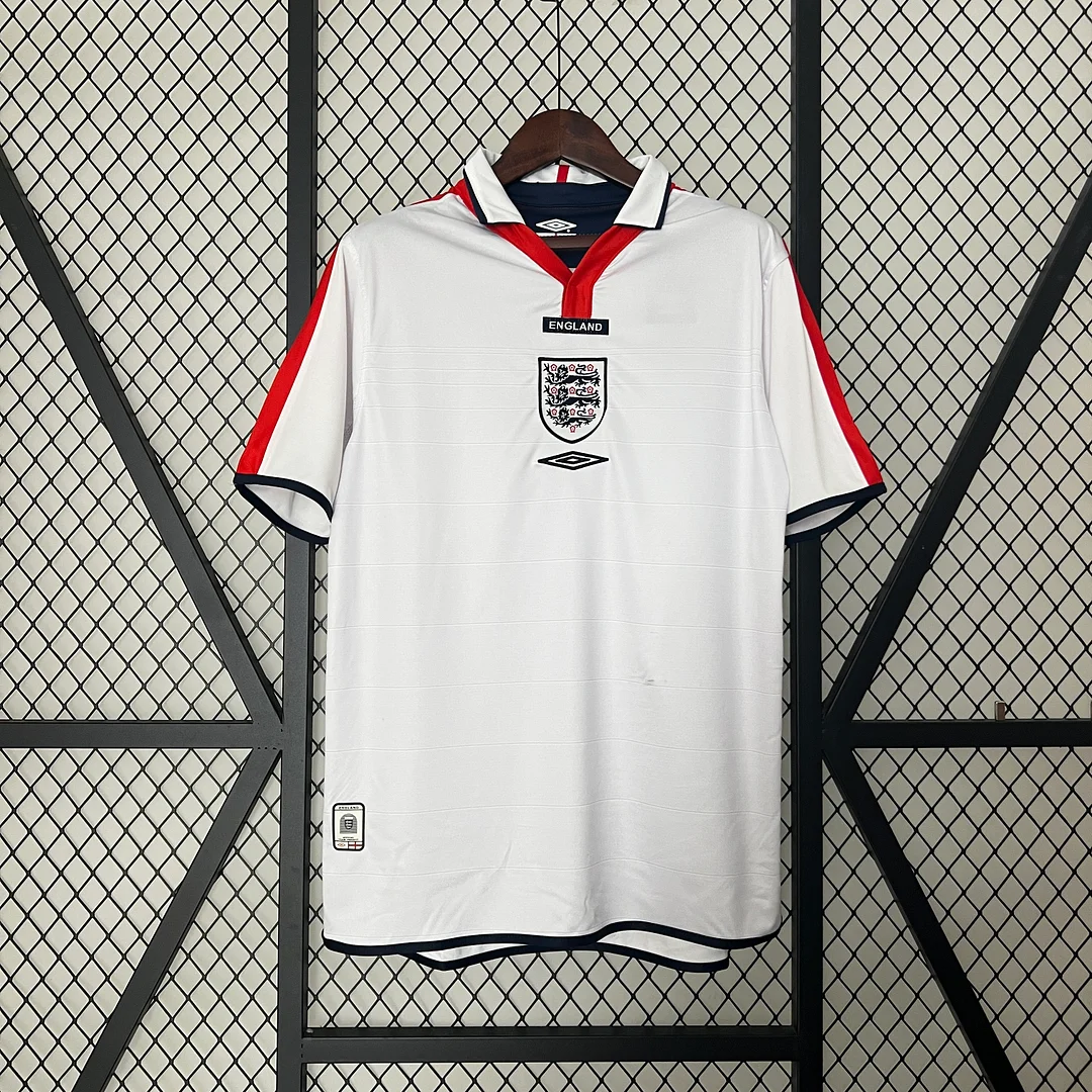 7e8fc3b1697eef5fcfbfb41f10a90ac1.webp 2004 Retro England Home Football Shirt 1:1 Thai Quality - Image 1