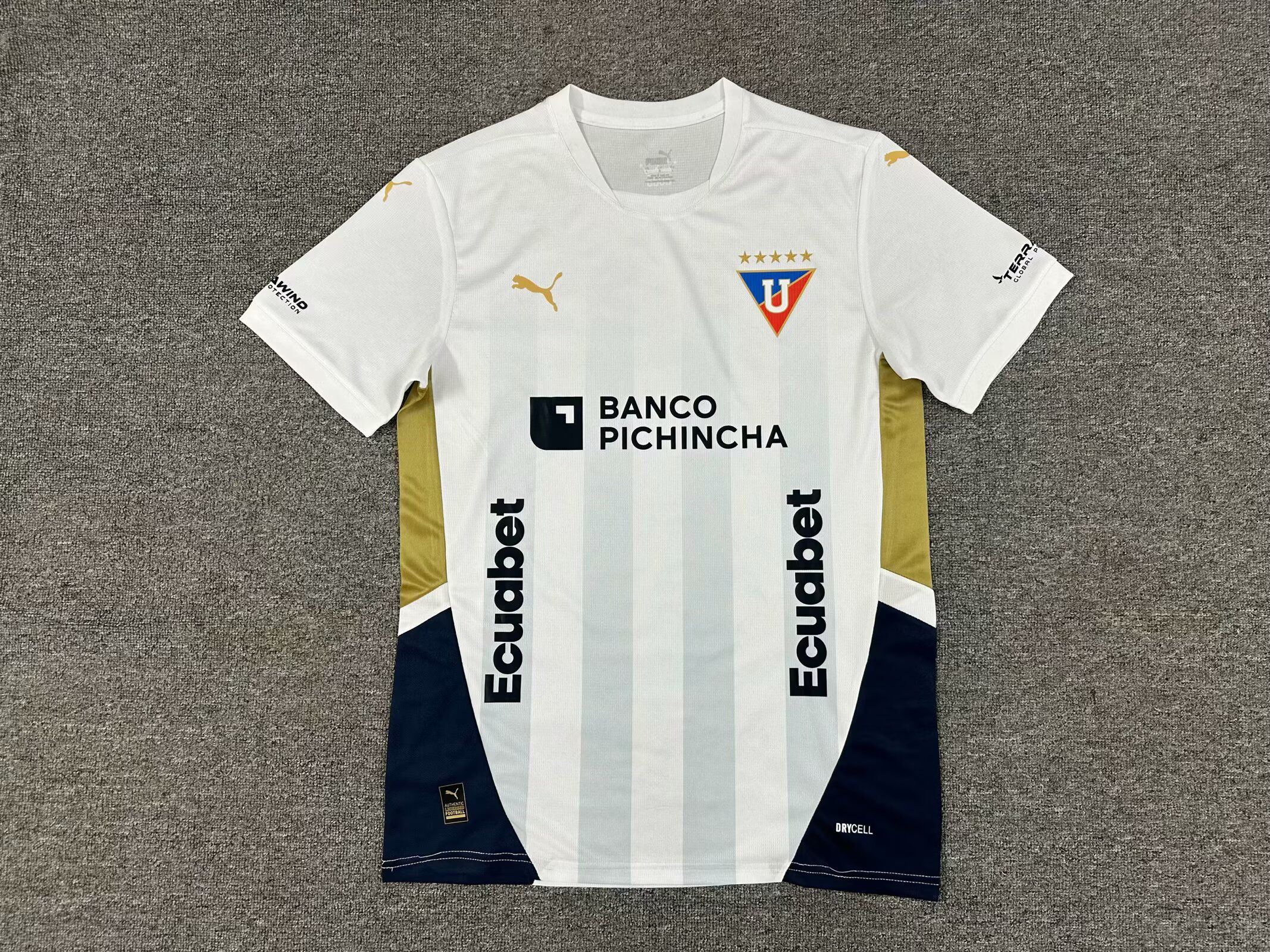 8017f5e8d70b907ae3ec0f163abe8ad8.jpg 2025/2026 University of Quito Home Football Shirt 1:1 Thai Quality - Image 1