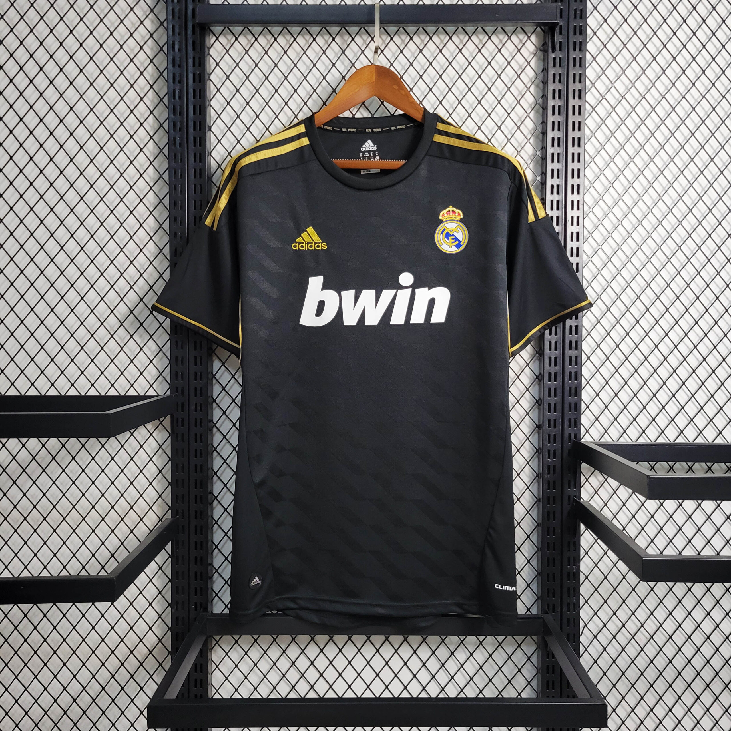 8587fd3f73dcc3db1f5eb360681c034c.jpeg 2011/2012 Retro Real Madrid Away Football Shirt 1:1 Thai Quality - Image 1